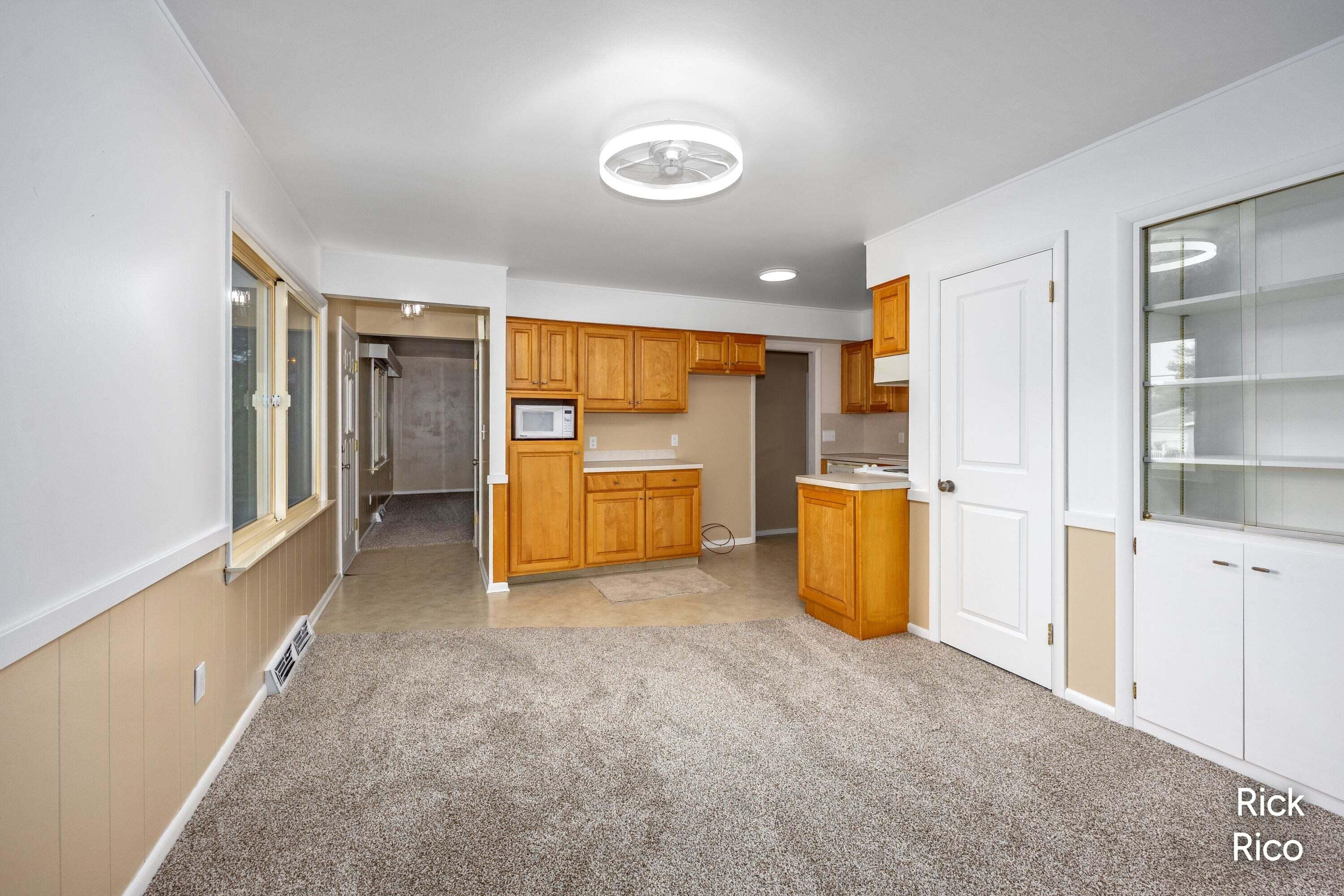 4890 Burgis Avenue Se Property Photo 10