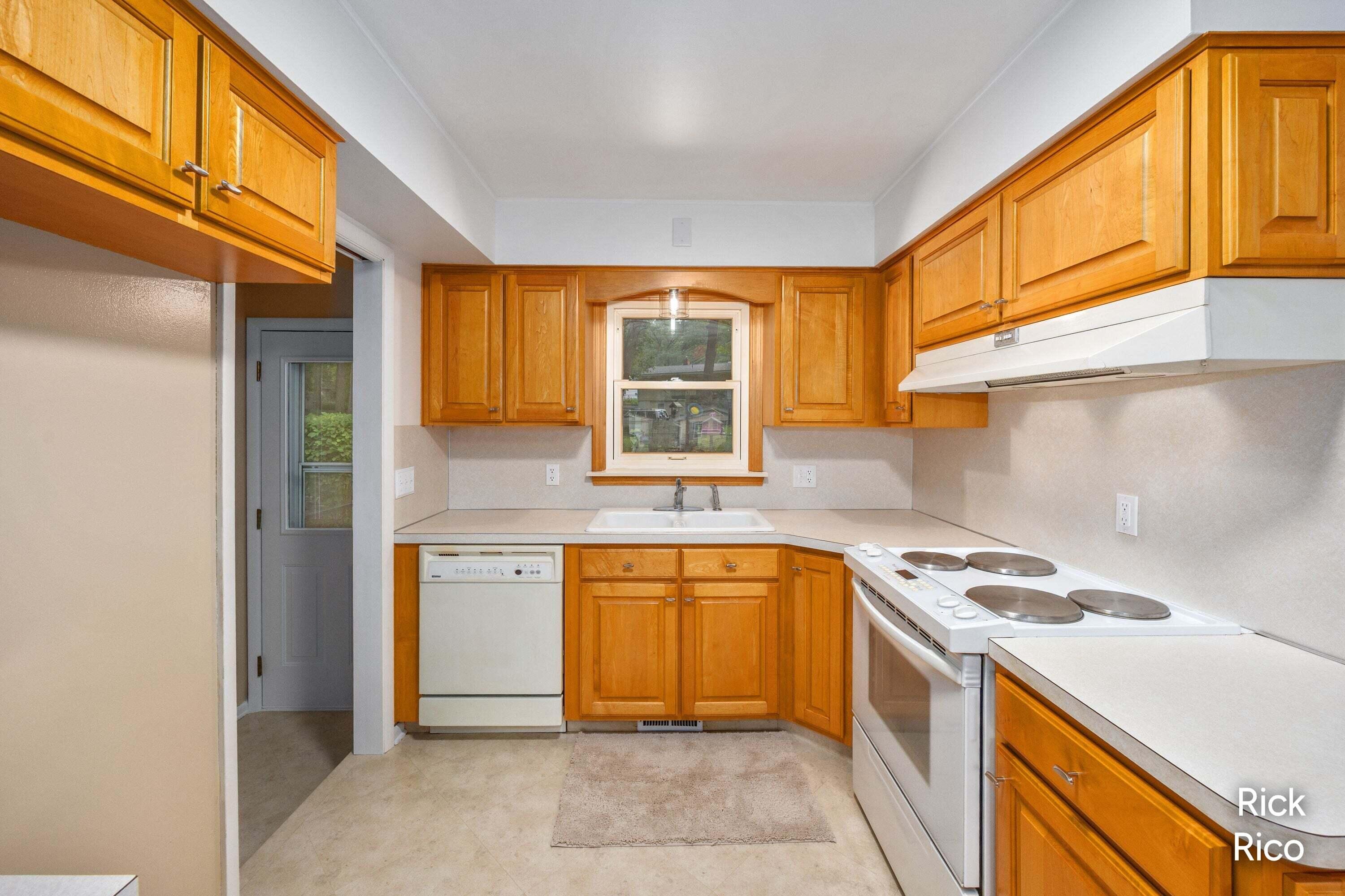 4890 Burgis Avenue Se Property Photo 11