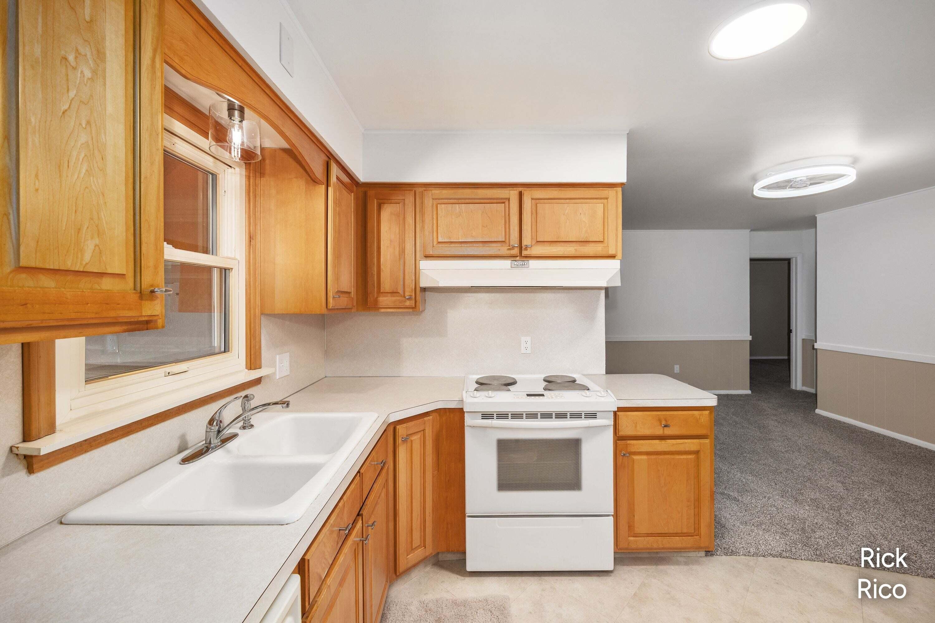 4890 Burgis Avenue Se Property Photo 13