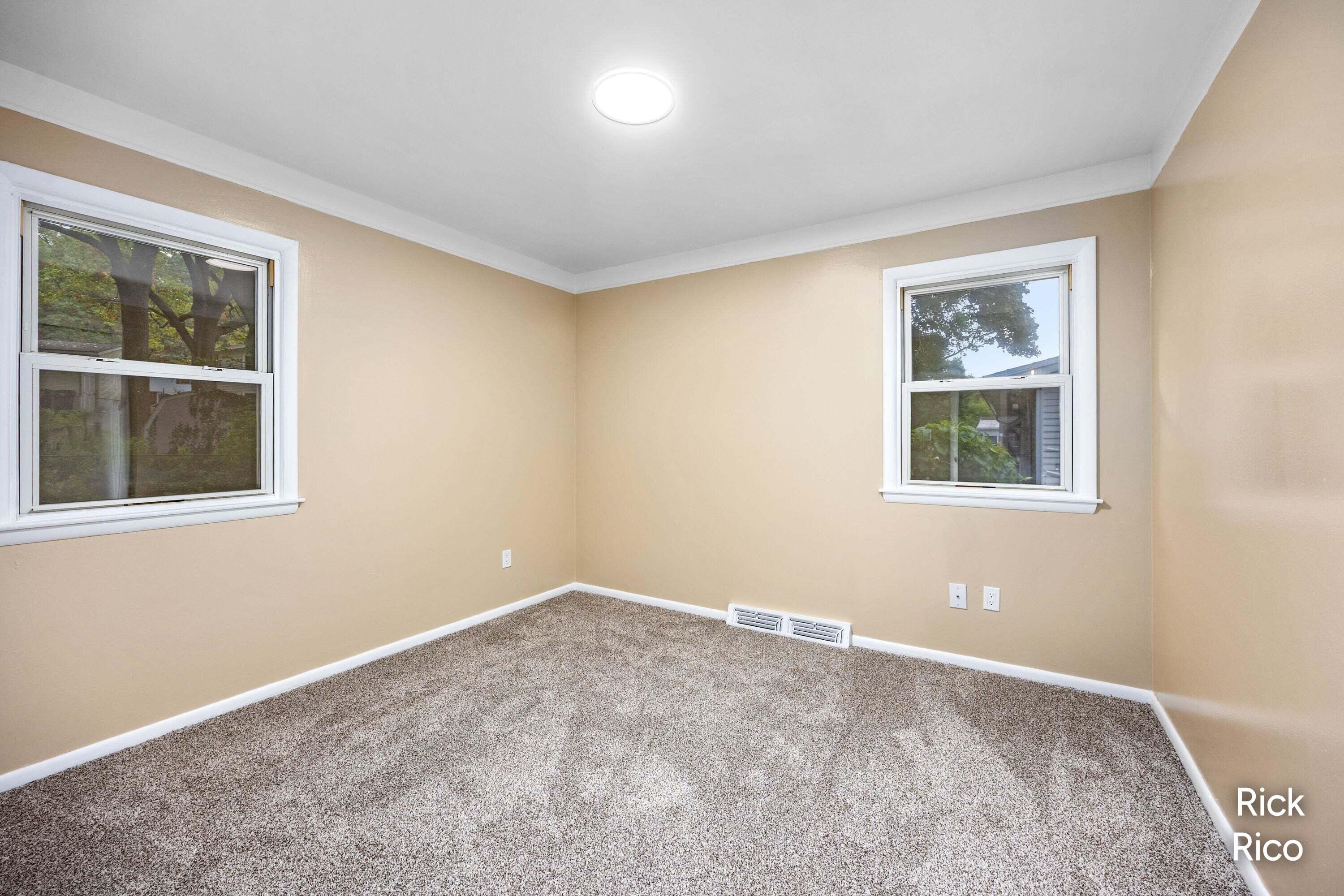 4890 Burgis Avenue Se Property Photo 15
