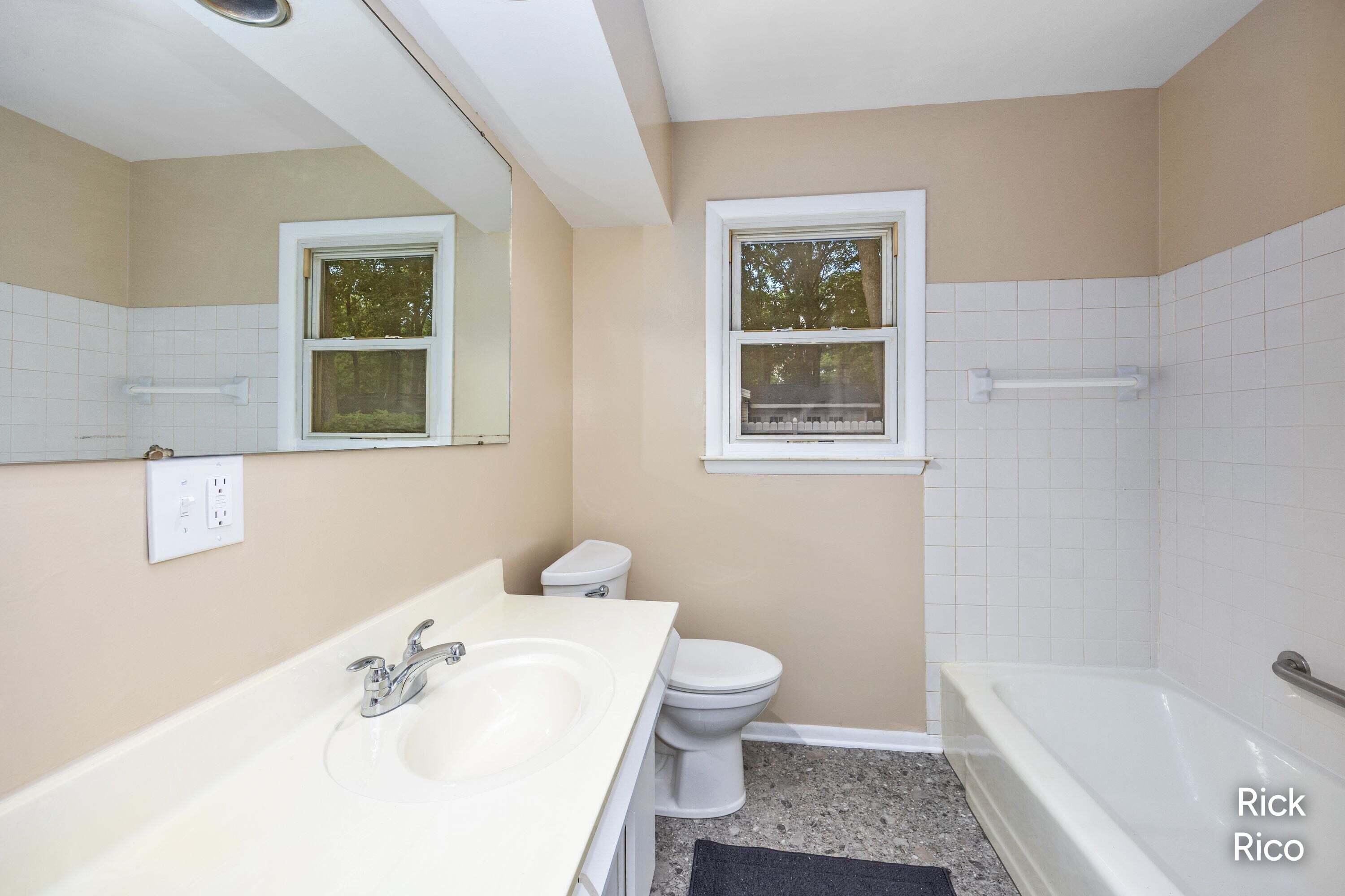 4890 Burgis Avenue Se Property Photo 17