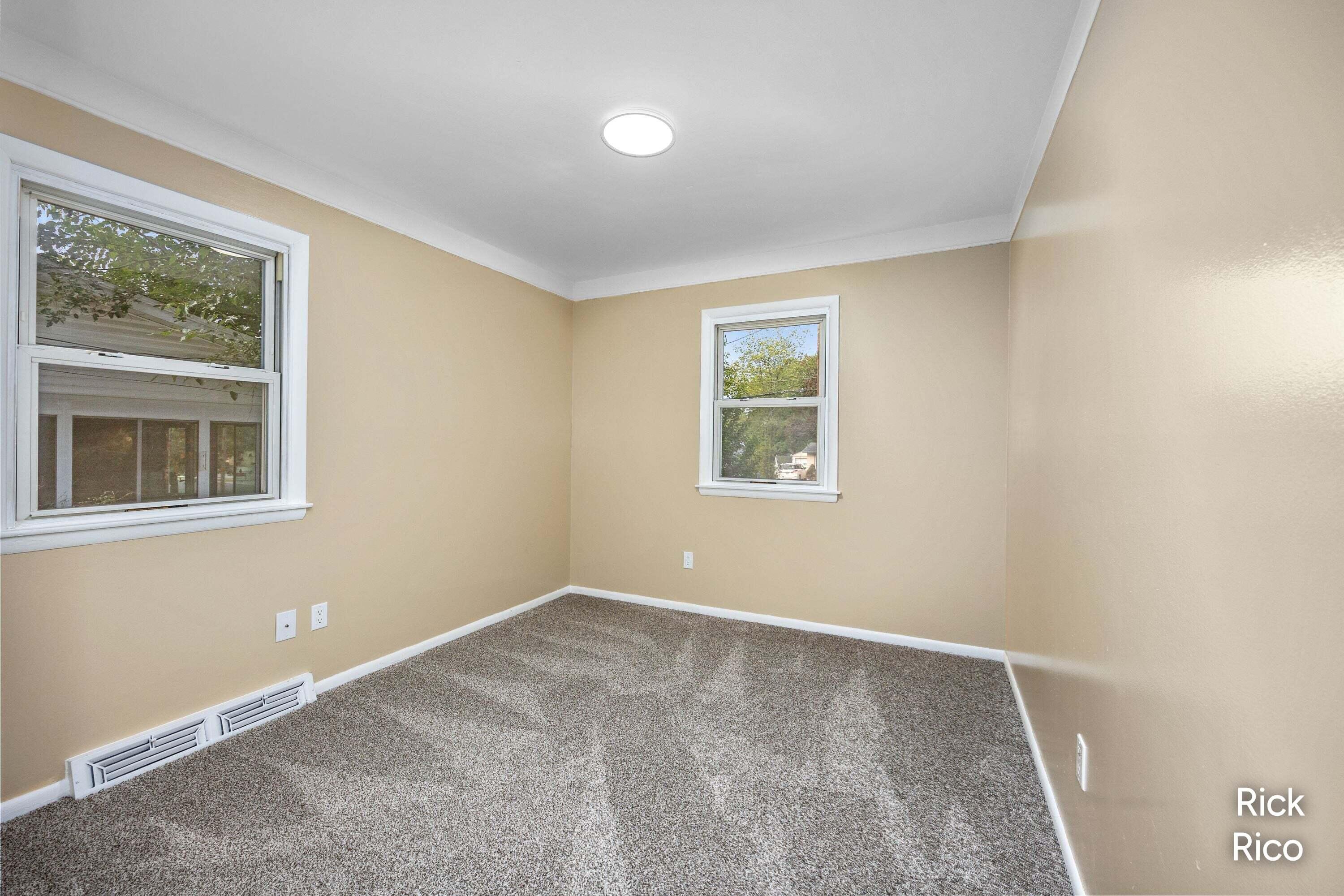 4890 Burgis Avenue Se Property Photo 20