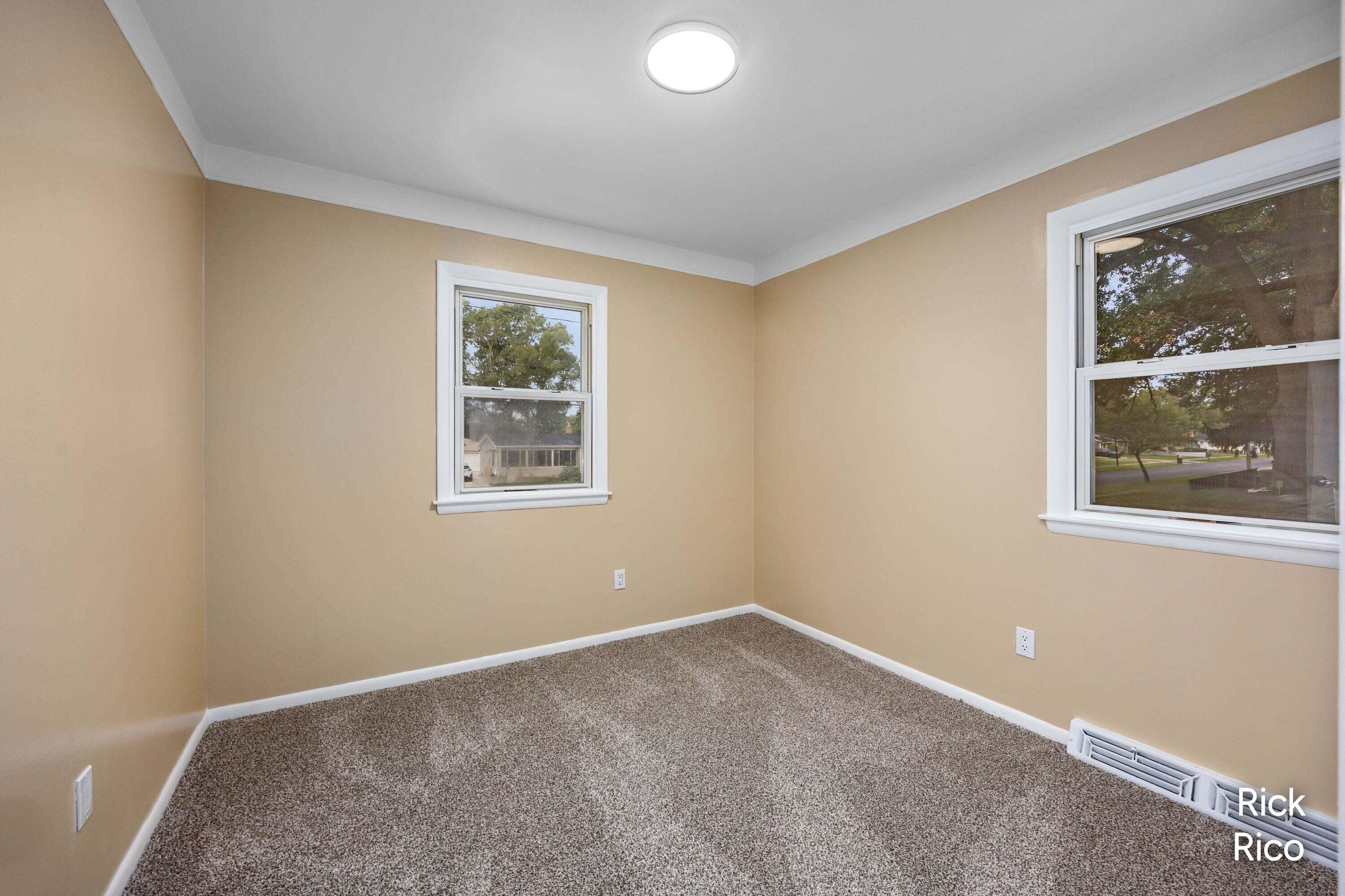 4890 Burgis Avenue Se Property Photo 22