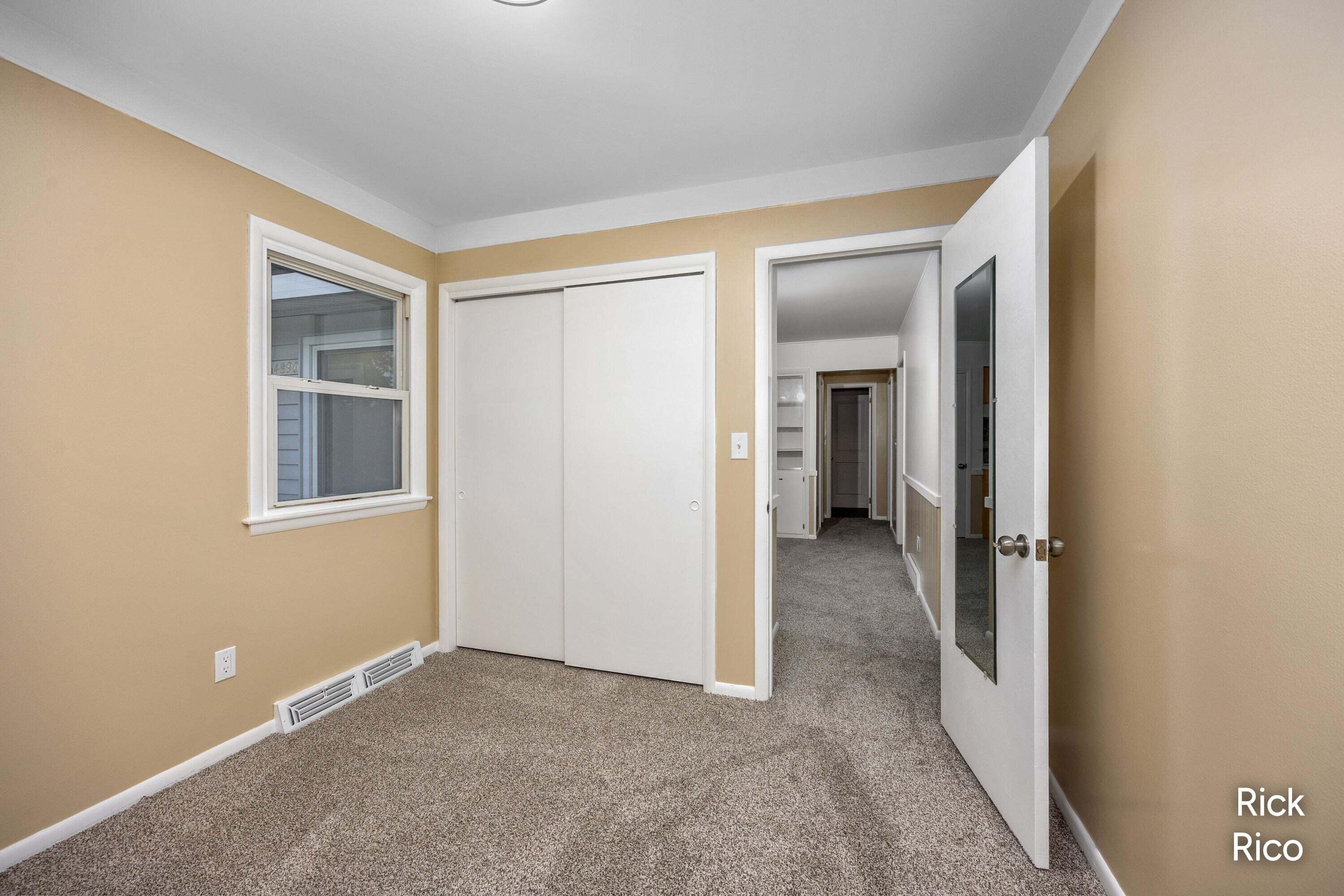 4890 Burgis Avenue Se Property Photo 23