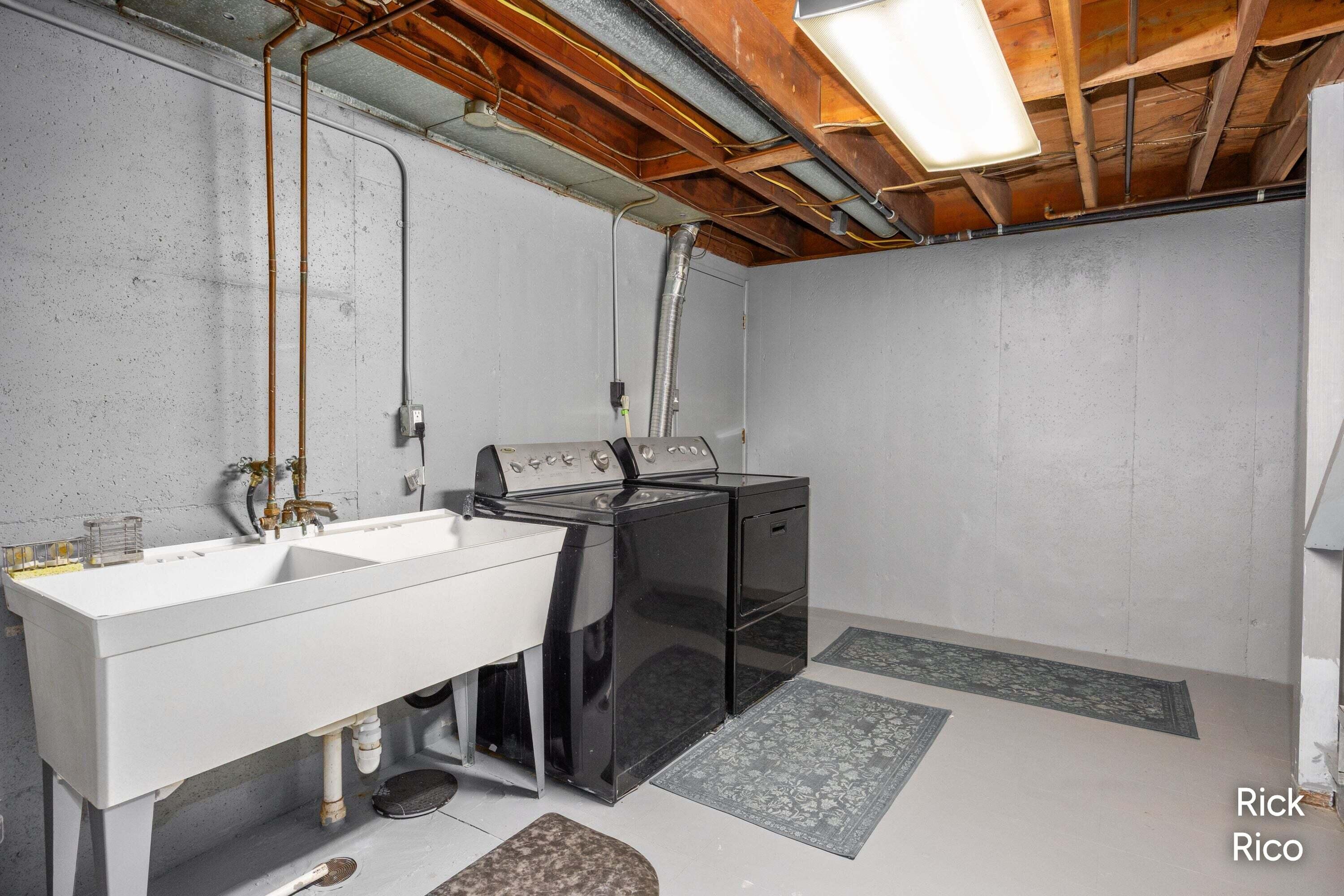 4890 Burgis Avenue Se Property Photo 24