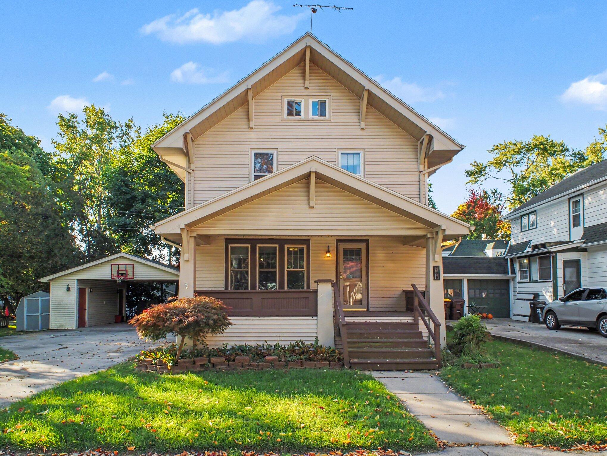 208 Walnut Street Property Photo 1