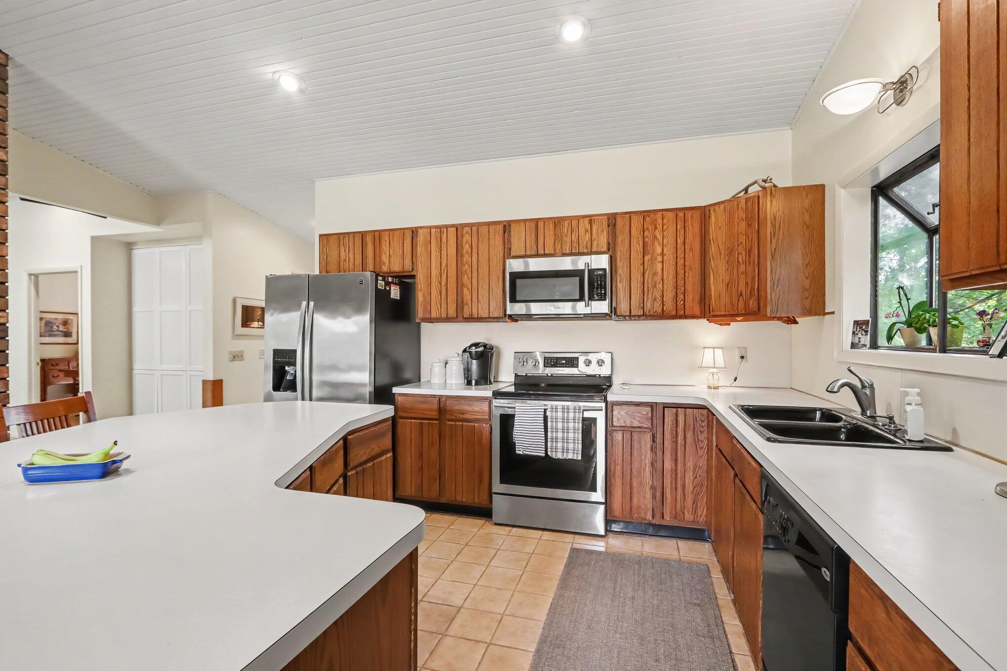 9808 Oak Forest Circle Property Photo 9