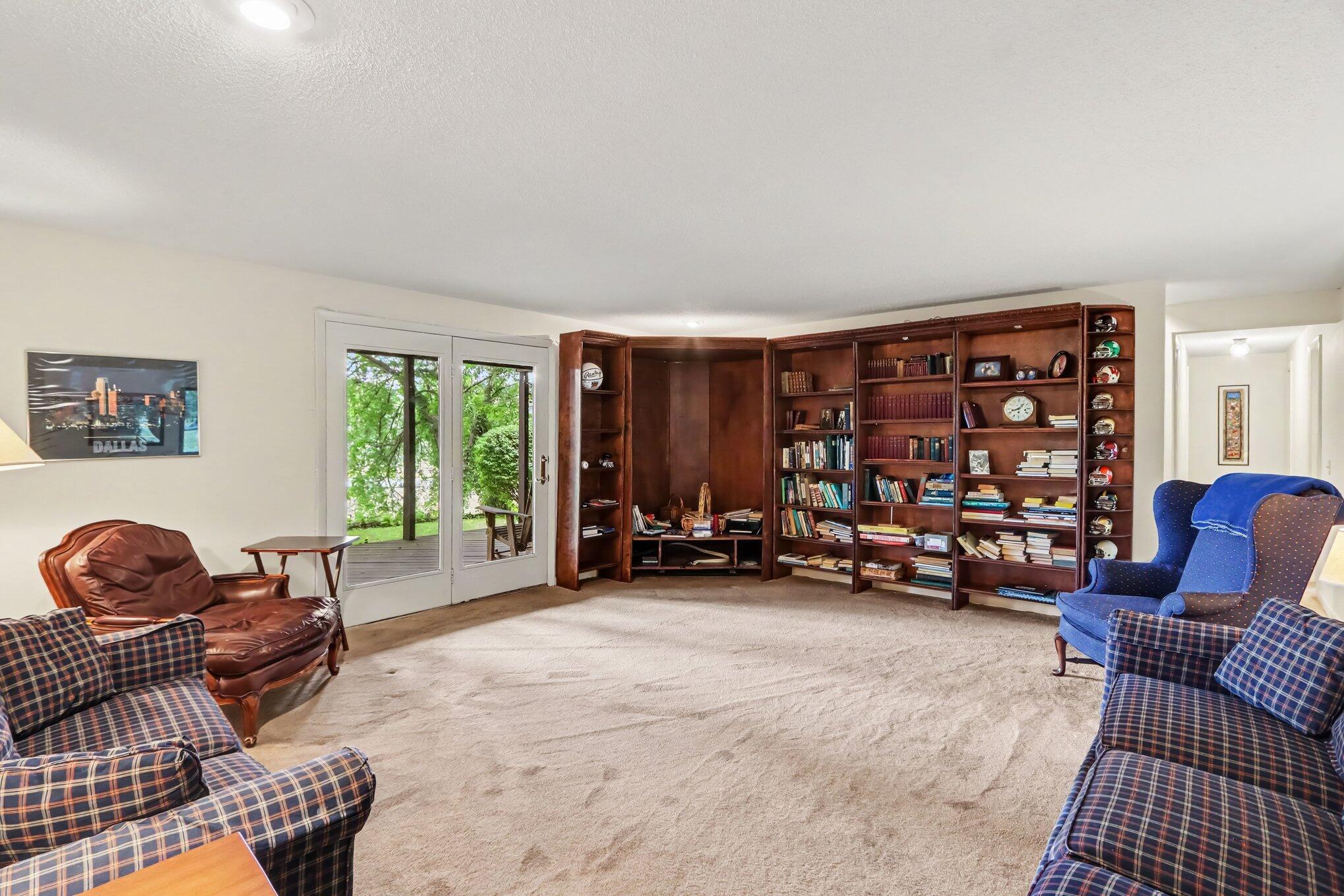 9808 Oak Forest Circle Property Photo 19