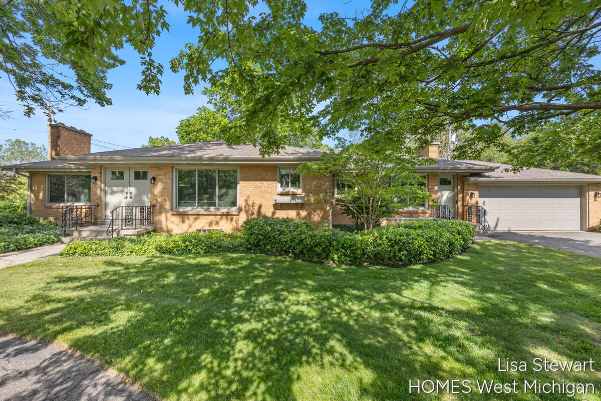 1410 Woodcliff Drive Se Property Photo 1