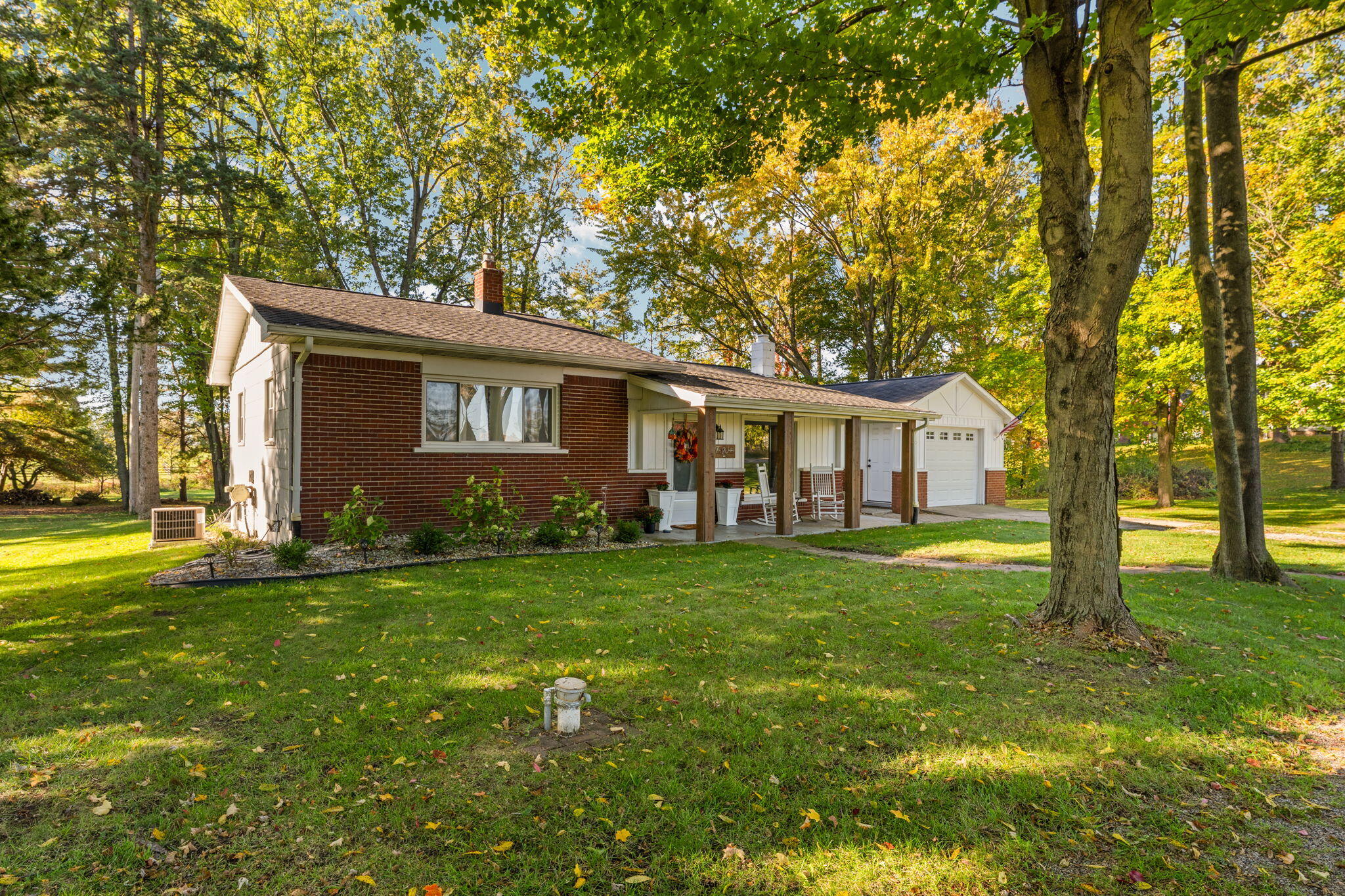4033 Jewell Road Property Photo 1