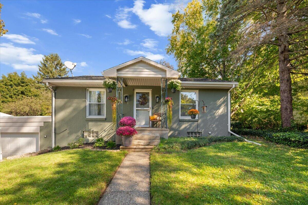 2926 Cheney Avenue Ne Property Photo 1
