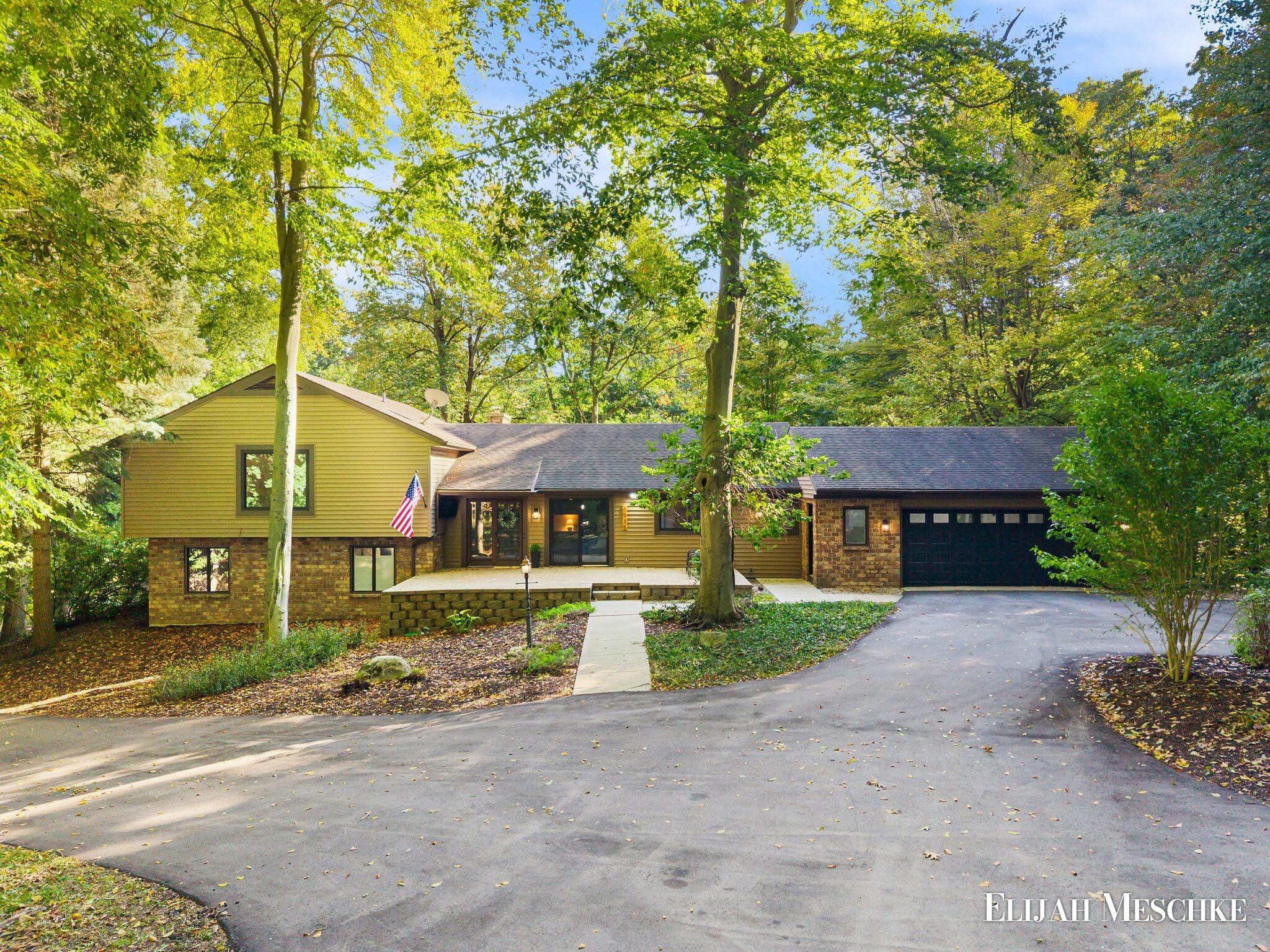 6935 River Valley Drive Se Property Photo 1