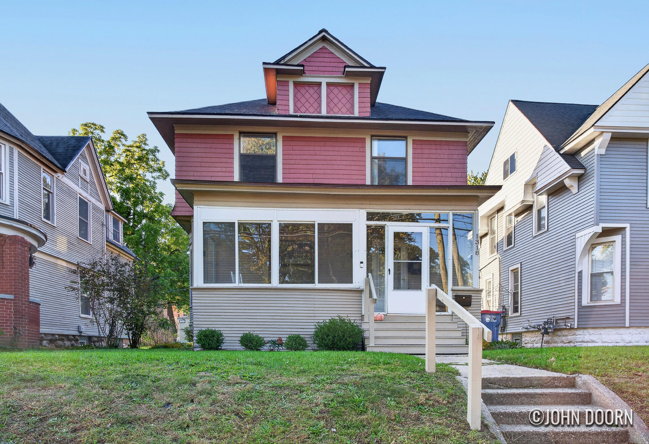 1318 Wealthy Street Se Property Photo 1