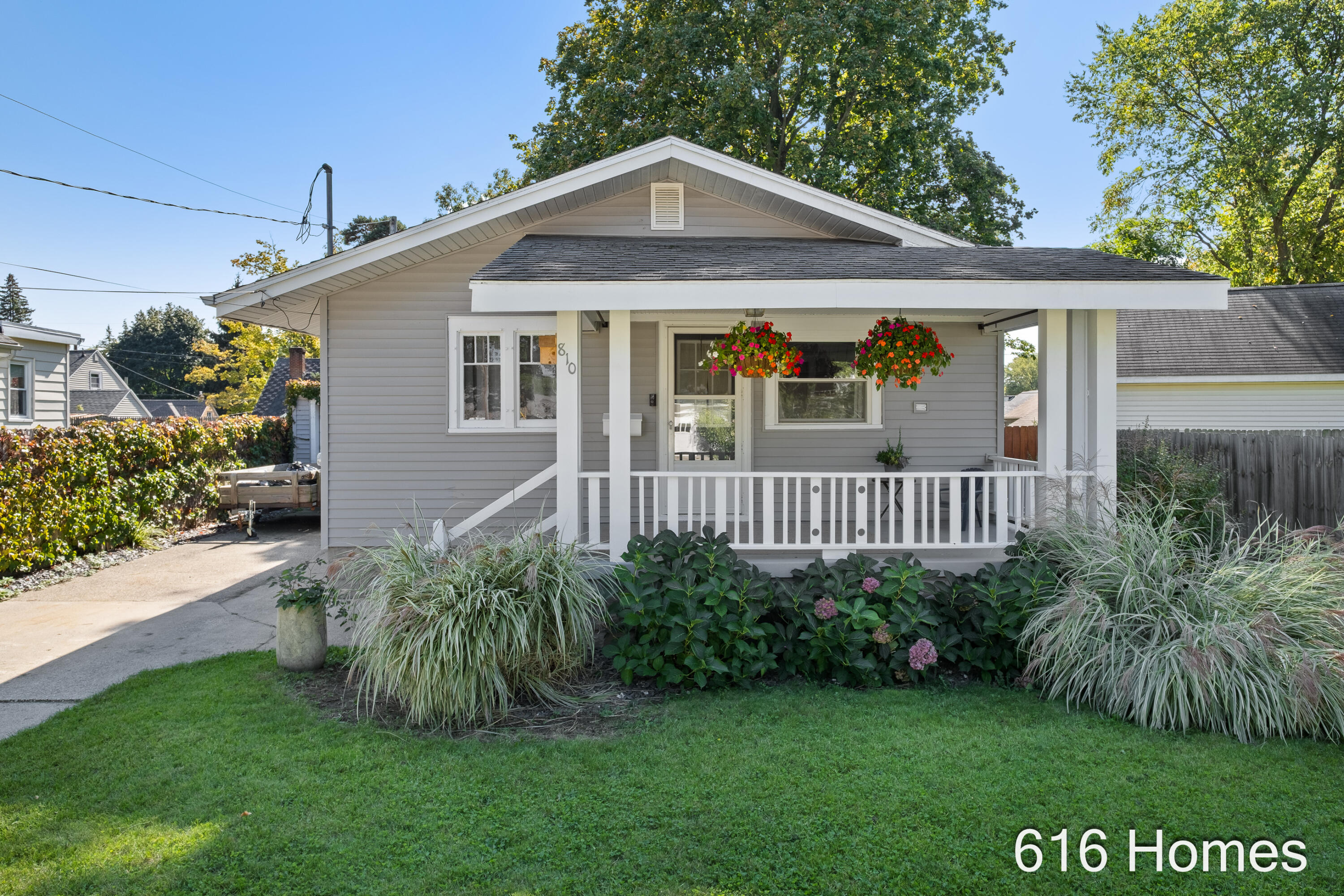 810 Oaklawn Street Ne Property Photo 1