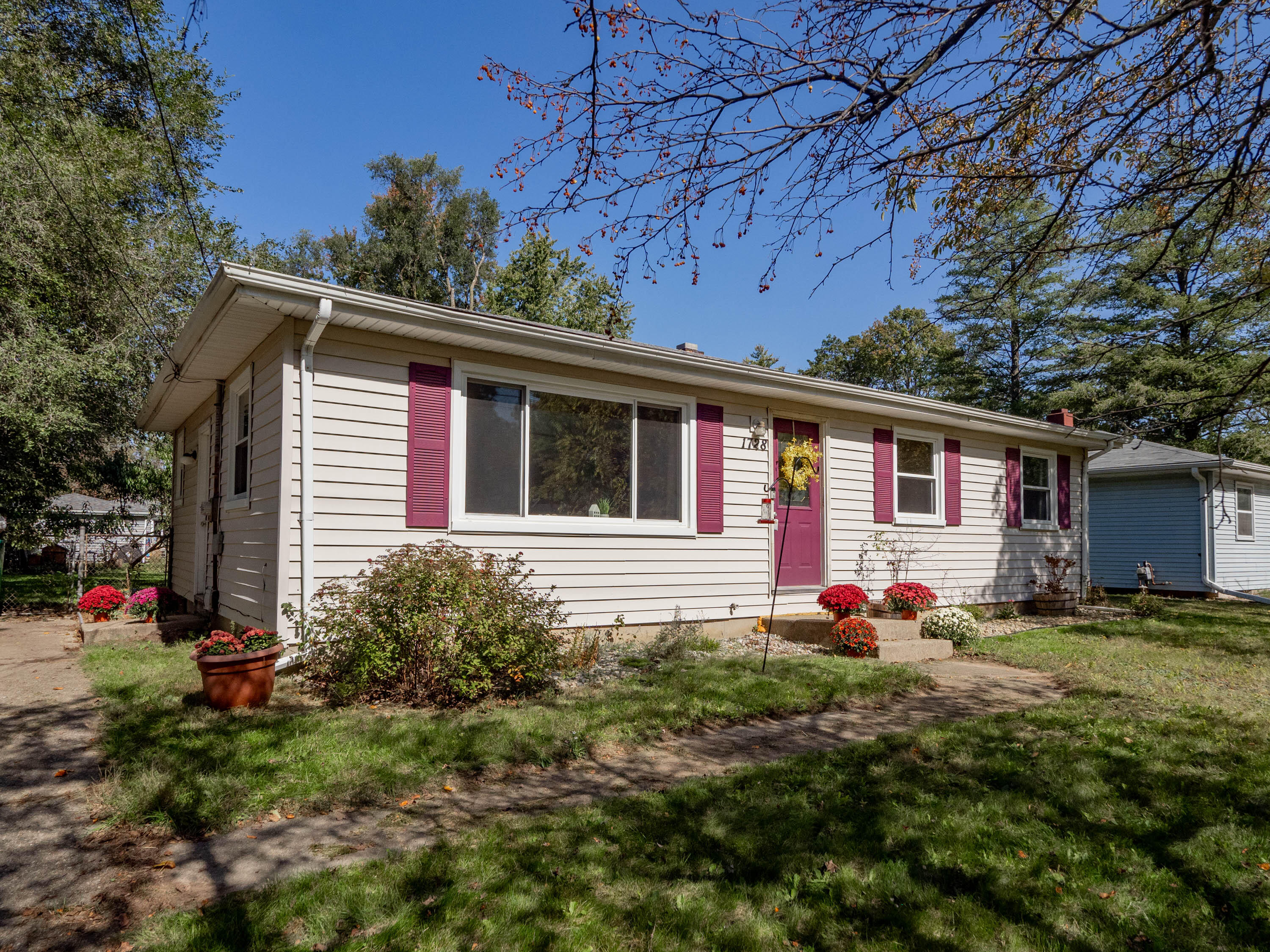 1728 Greenview Avenue Property Photo 1