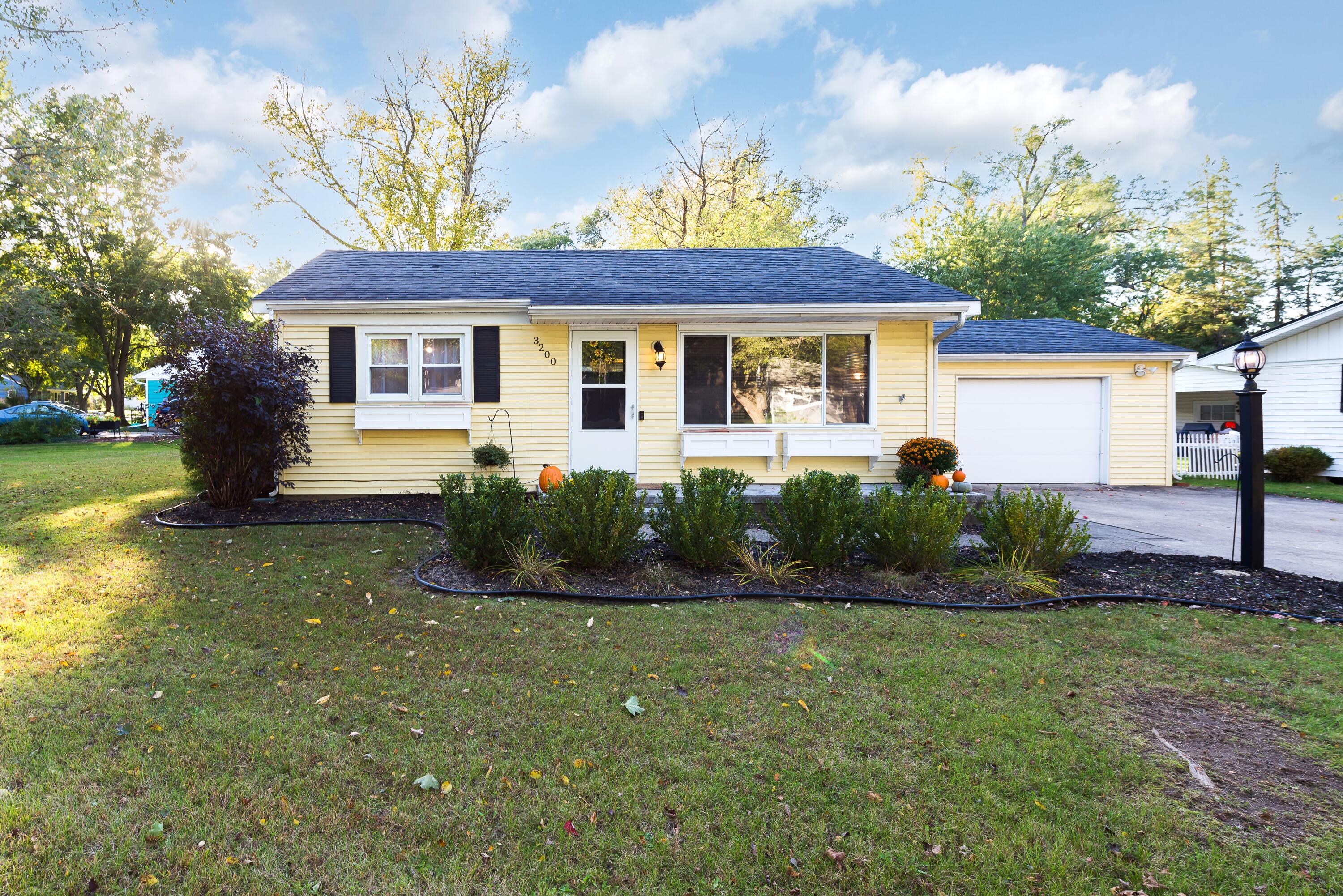 3200 Baylis Drive Property Photo 1