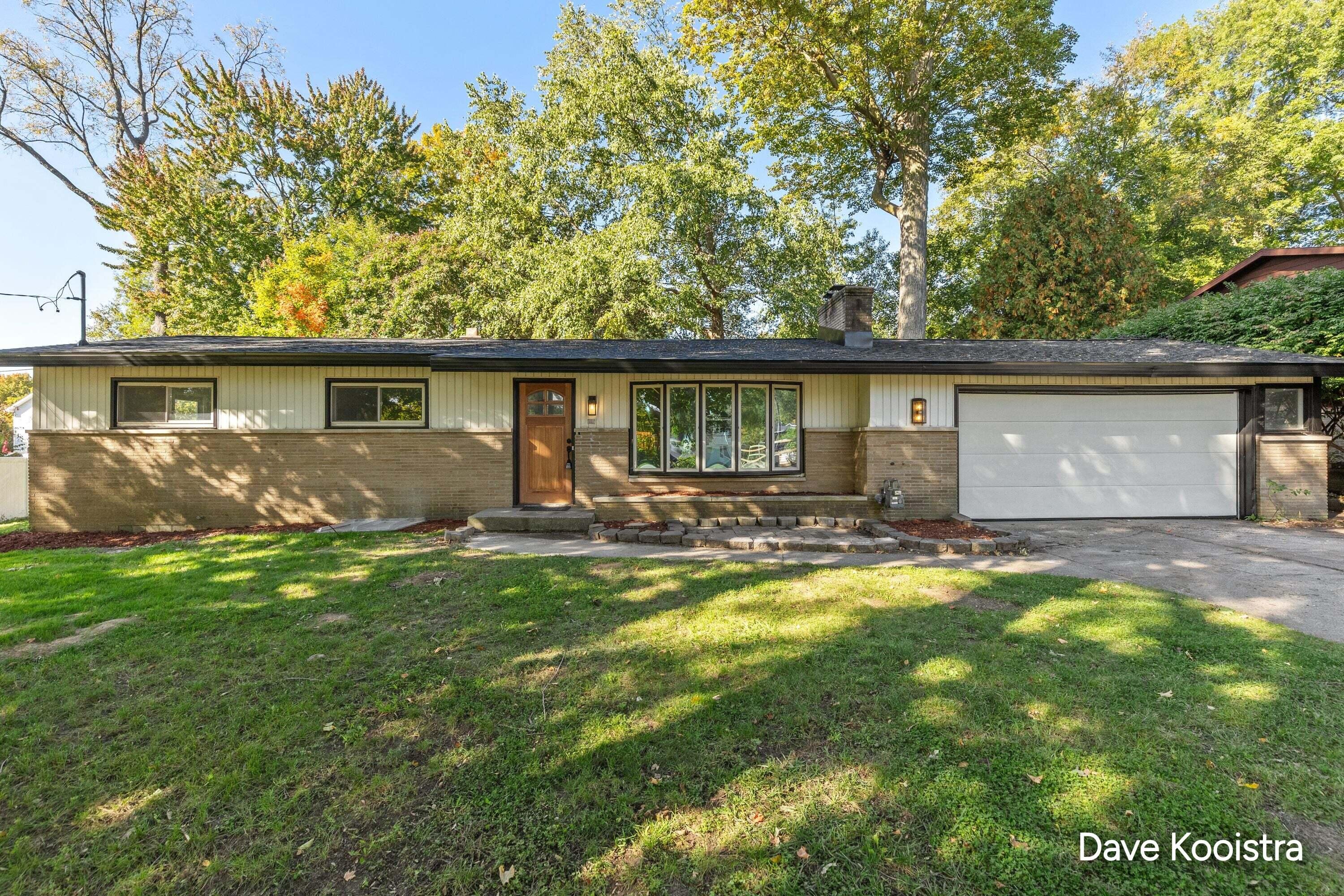 1575 Mullins Avenue Nw Property Photo 1
