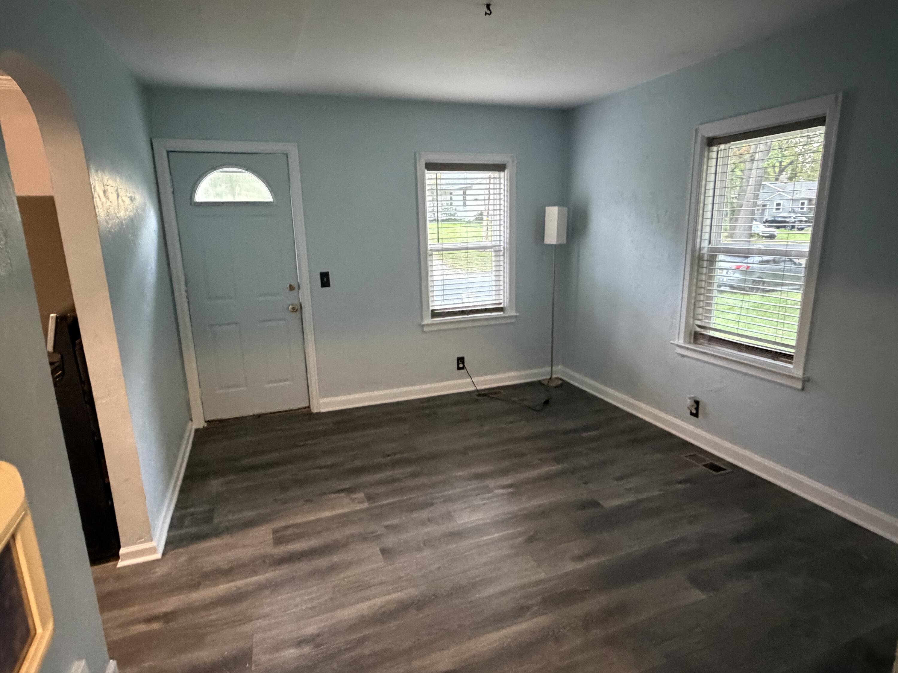 201 N Clarendon Street Property Photo 3
