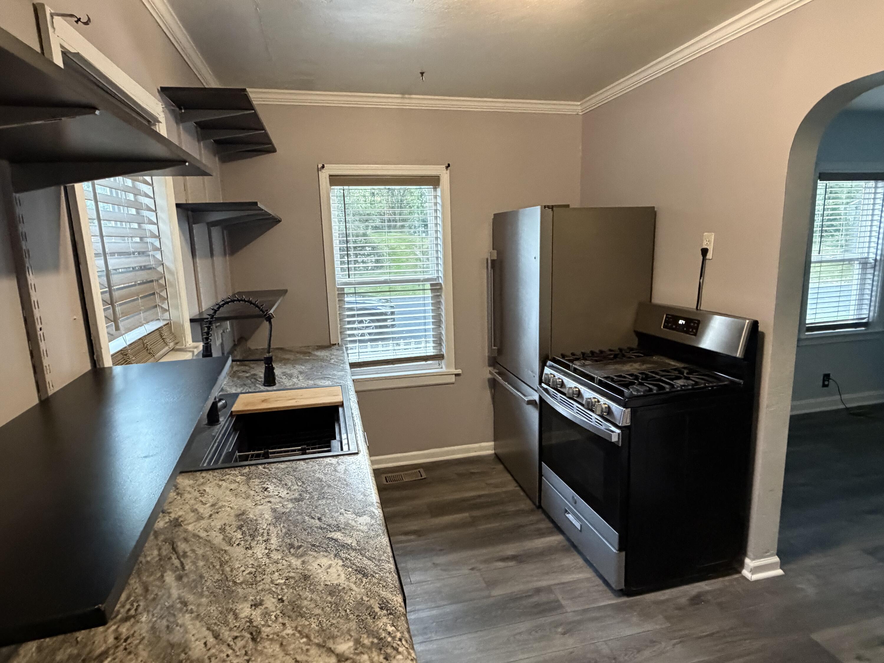 201 N Clarendon Street Property Photo 7