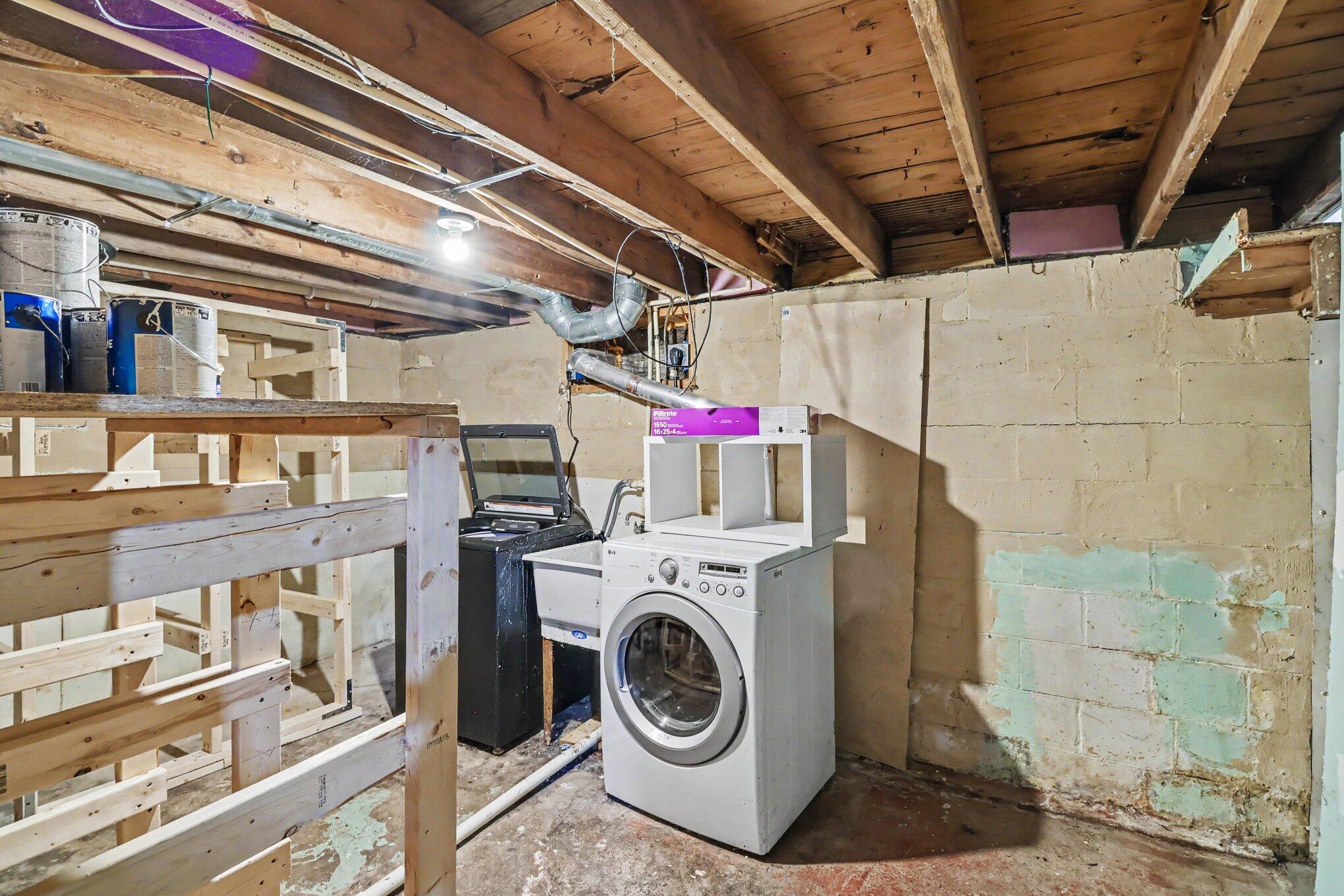201 N Clarendon Street Property Photo 15
