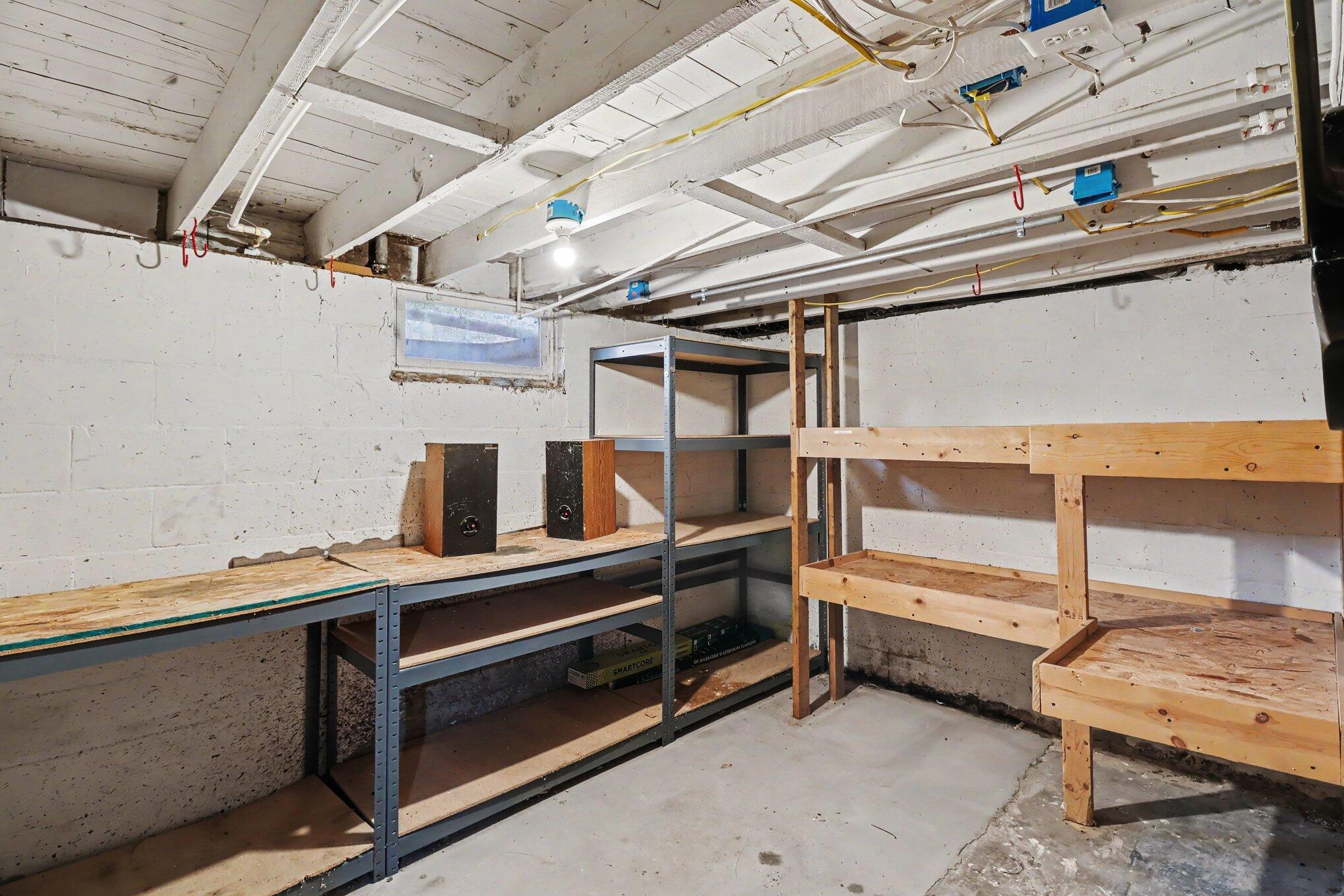 201 N Clarendon Street Property Photo 16
