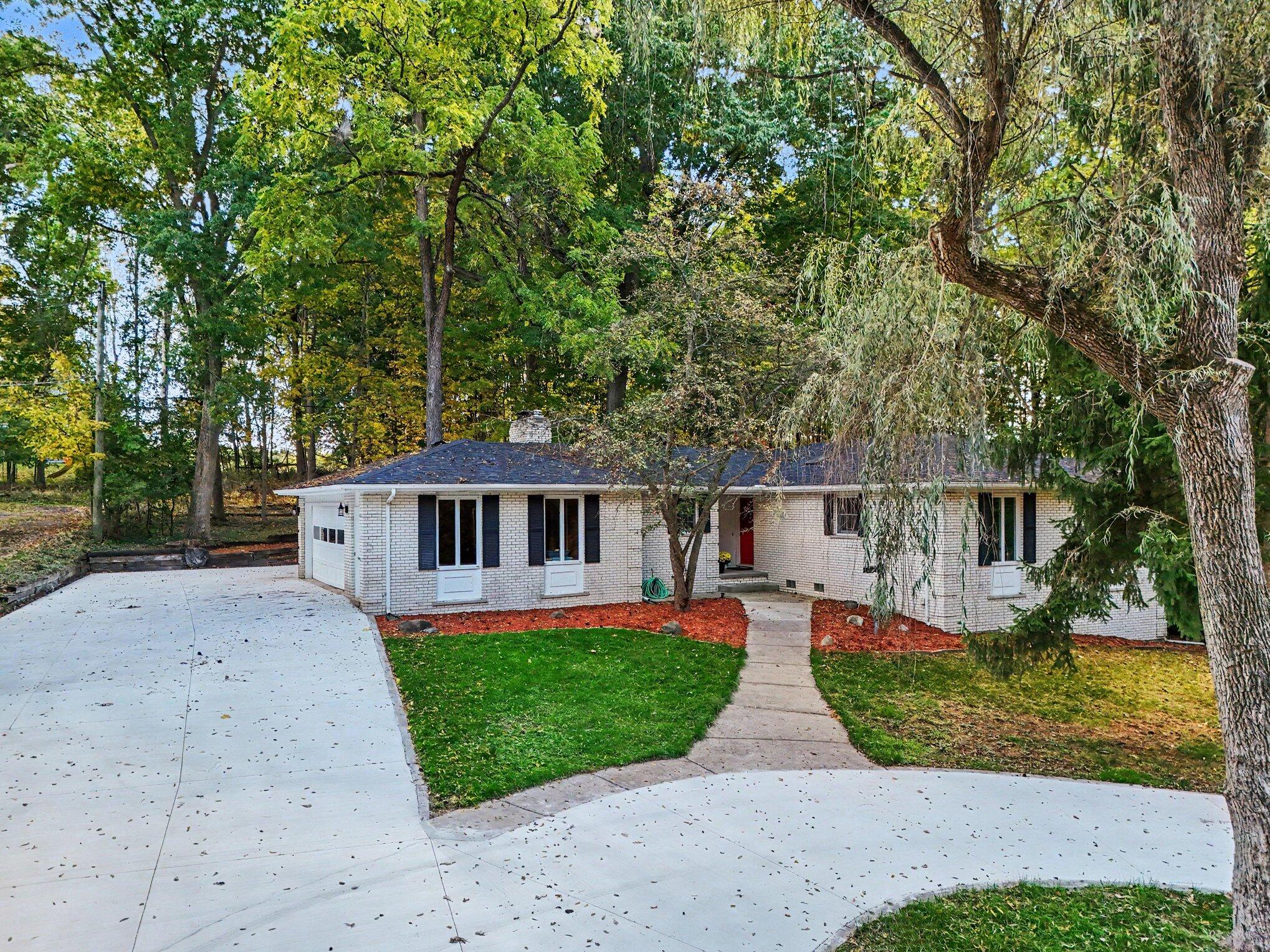 4120 Loch Alpine Drive E Property Photo 1