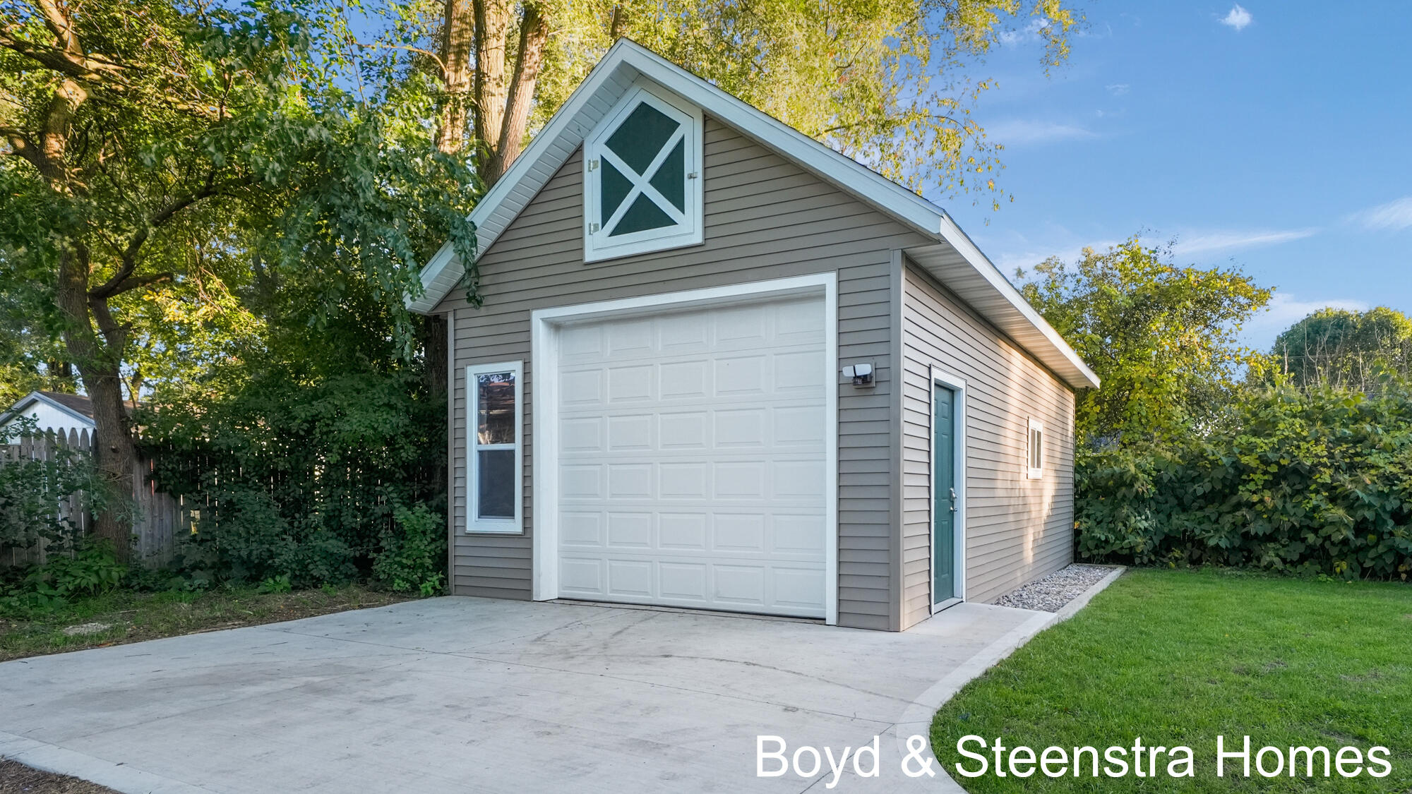 110 Peony Street Sw Property Photo 3