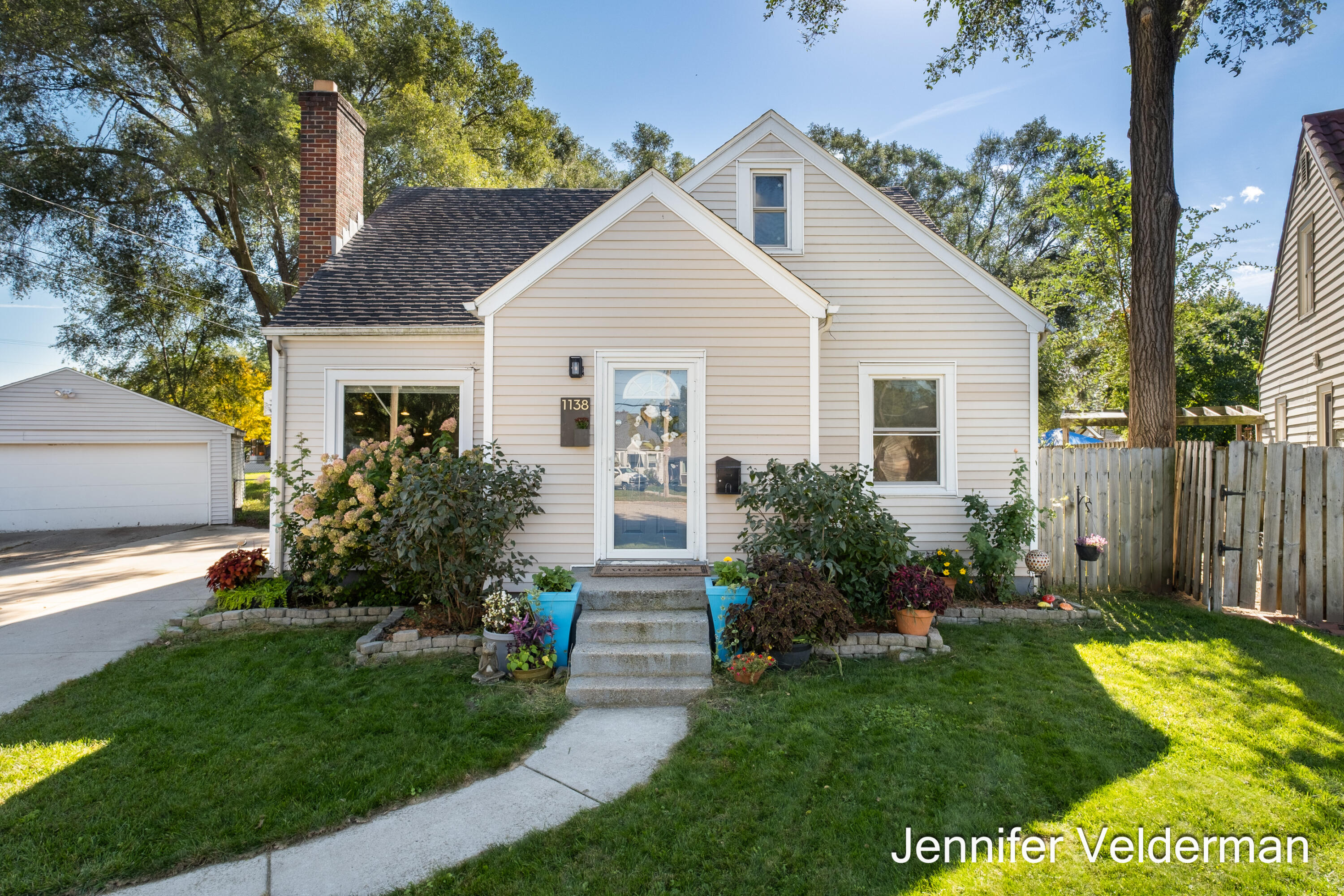 1138 Kelsey Street Ne Property Photo 1