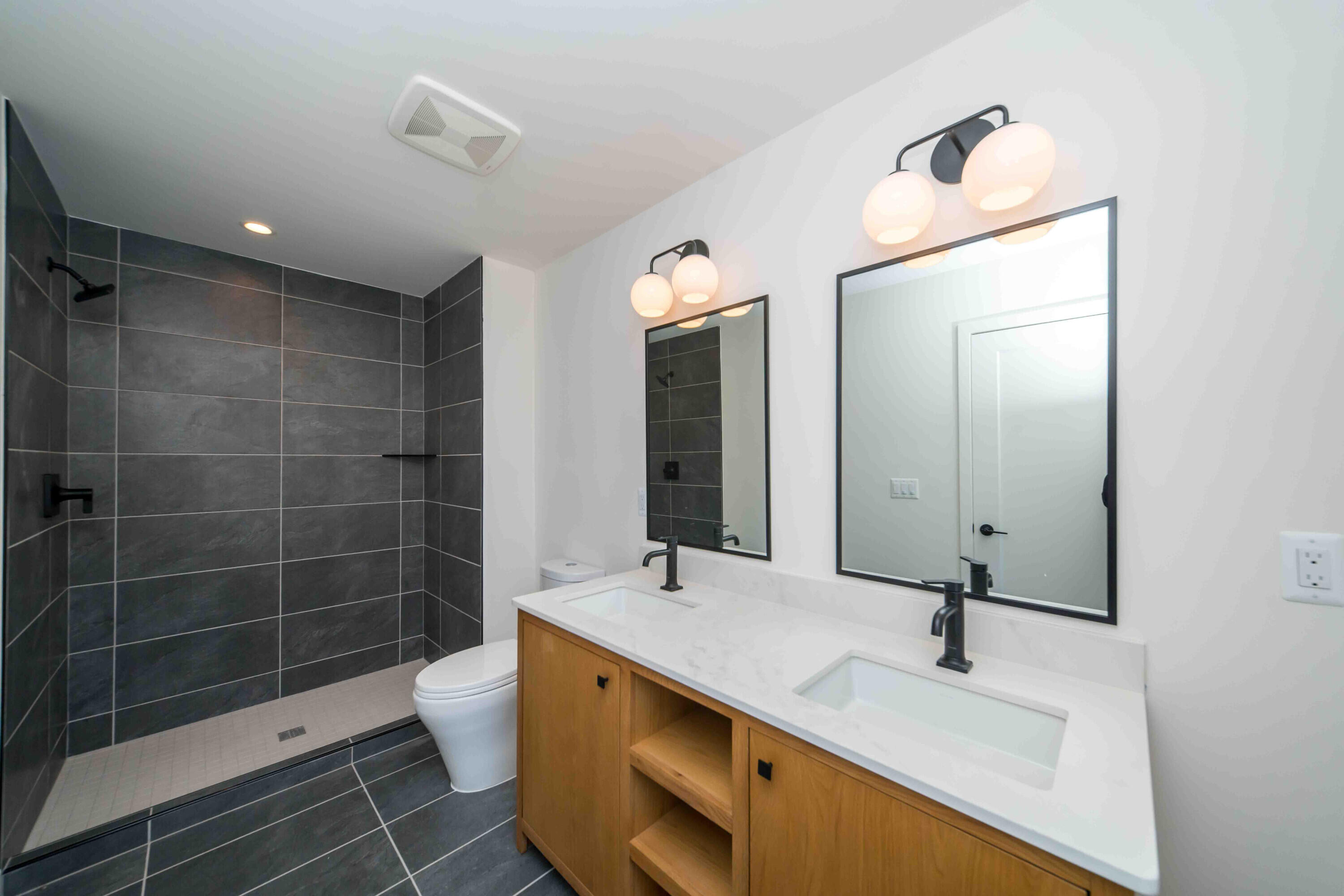 2325 Greenway Trail Property Photo 38