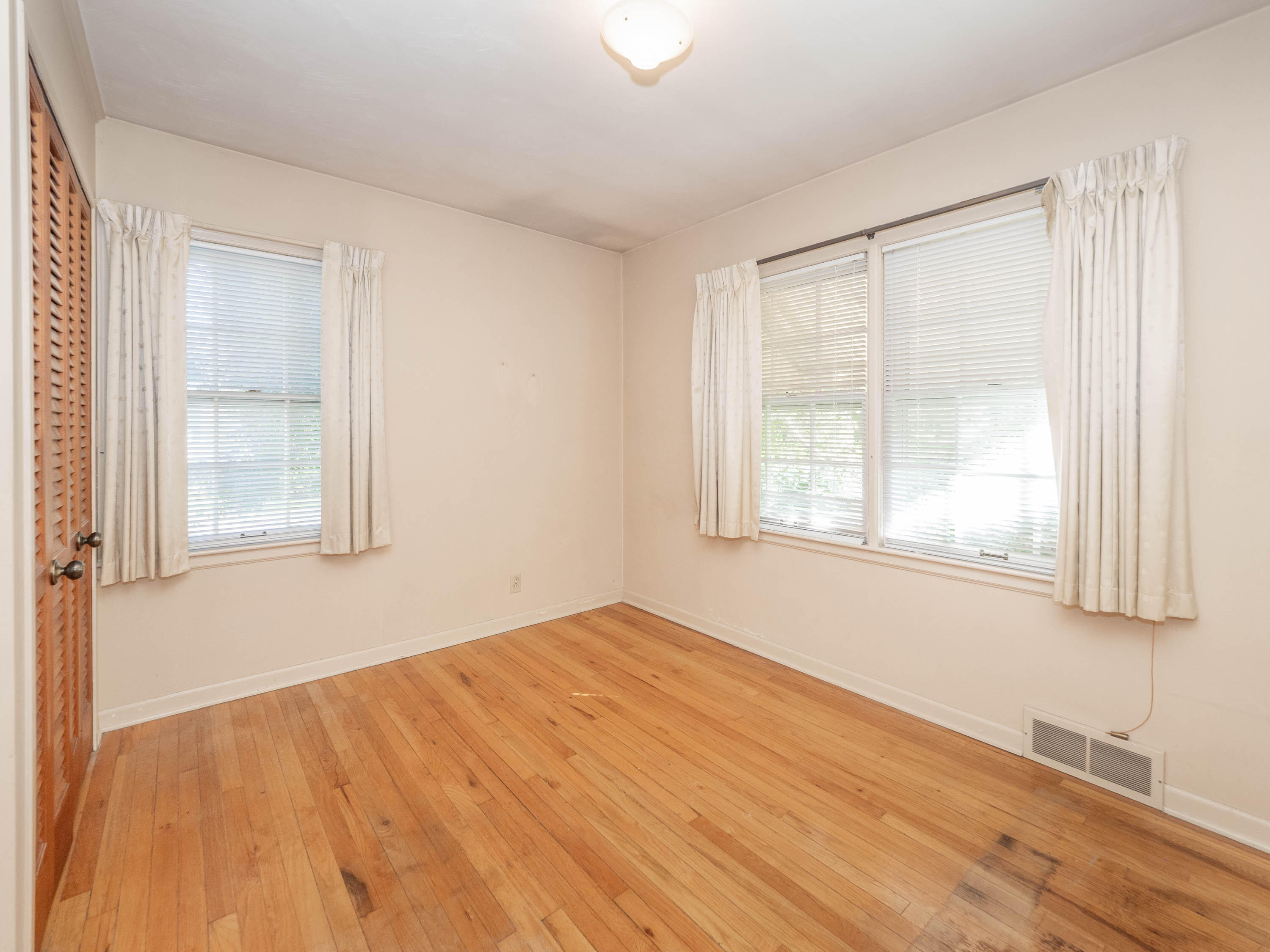 403 E Glenguile Avenue Property Photo 6