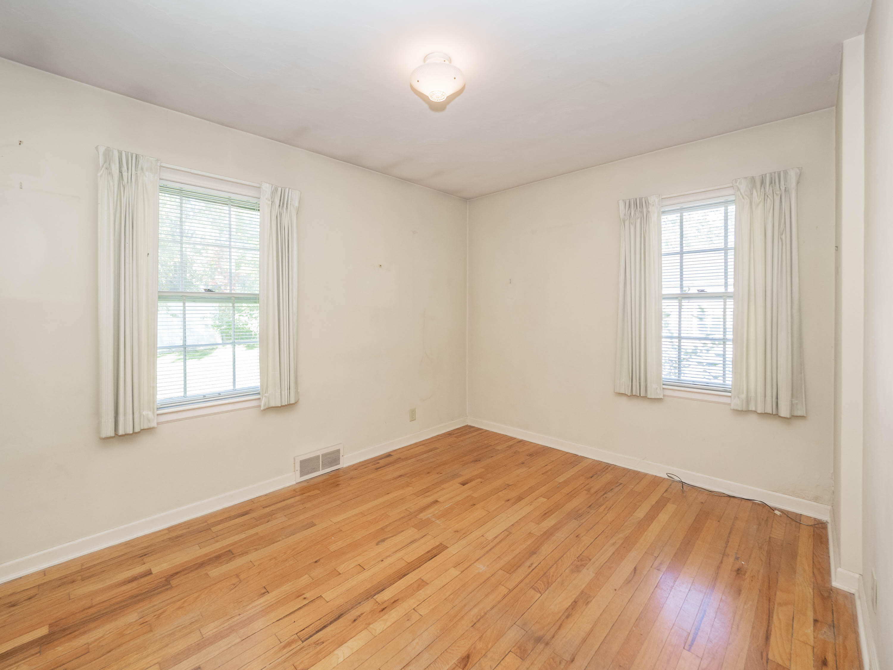 403 E Glenguile Avenue Property Photo 8