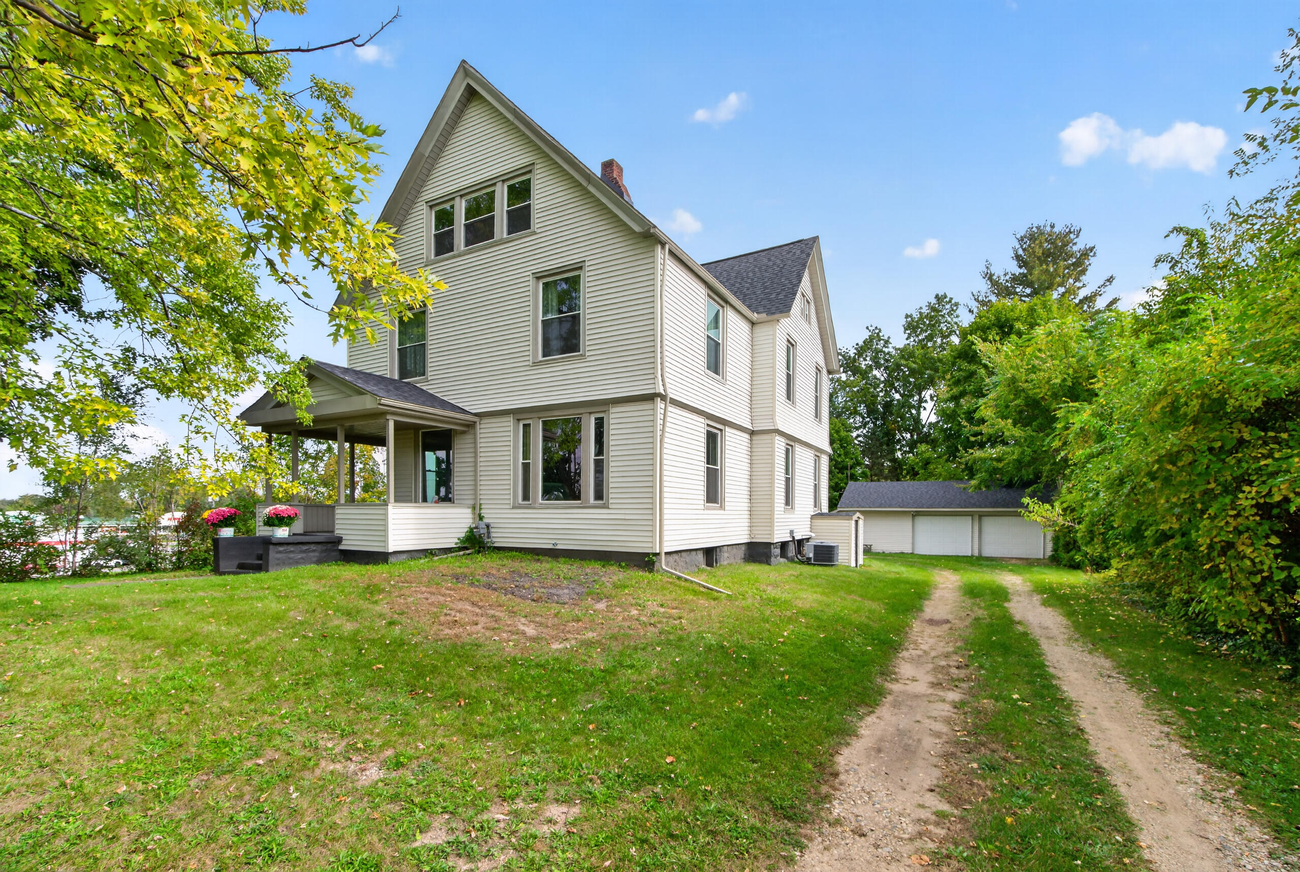 205 S Dettman Road Property Photo 1