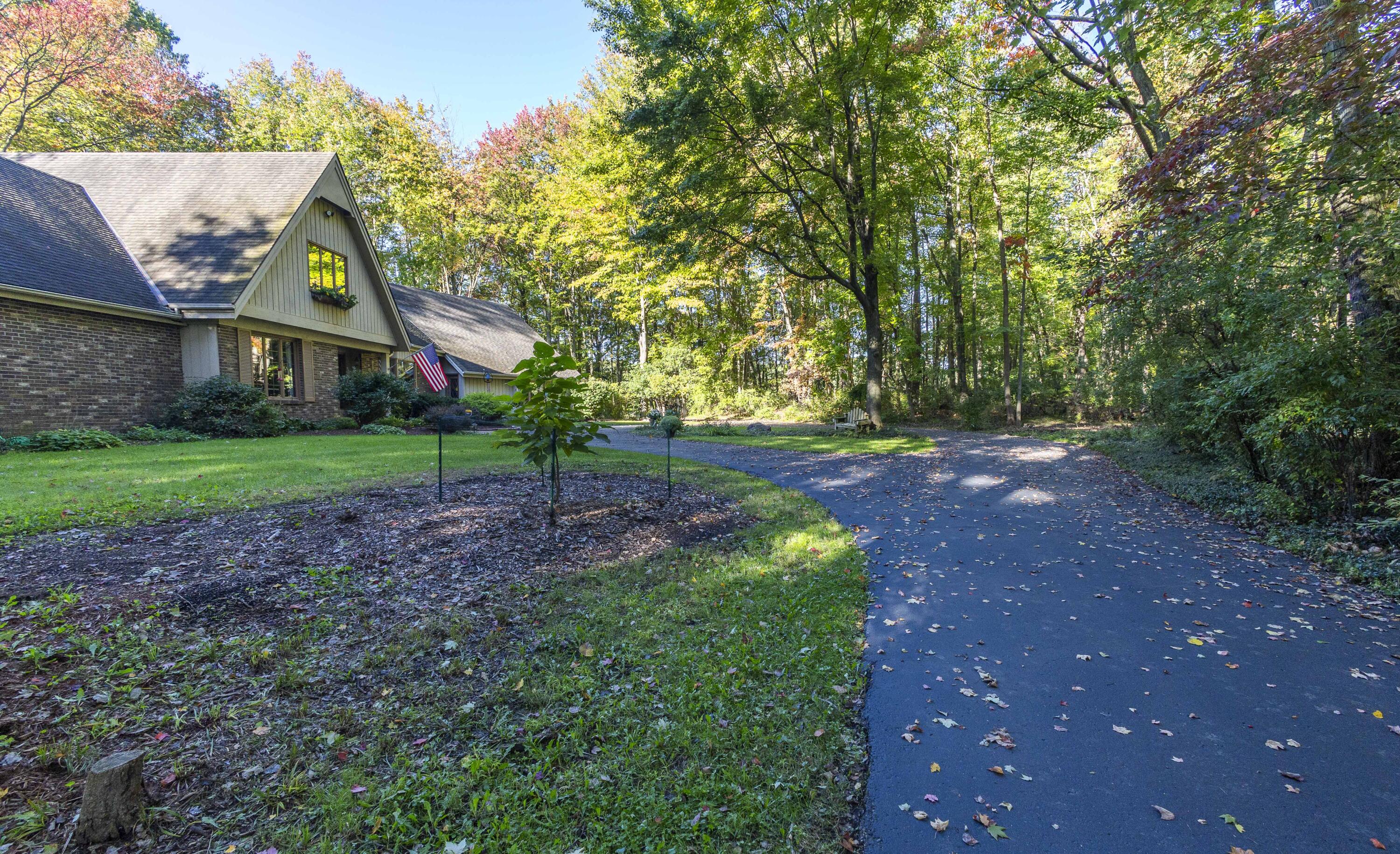 4825 Buttercup Lane Property Photo 8