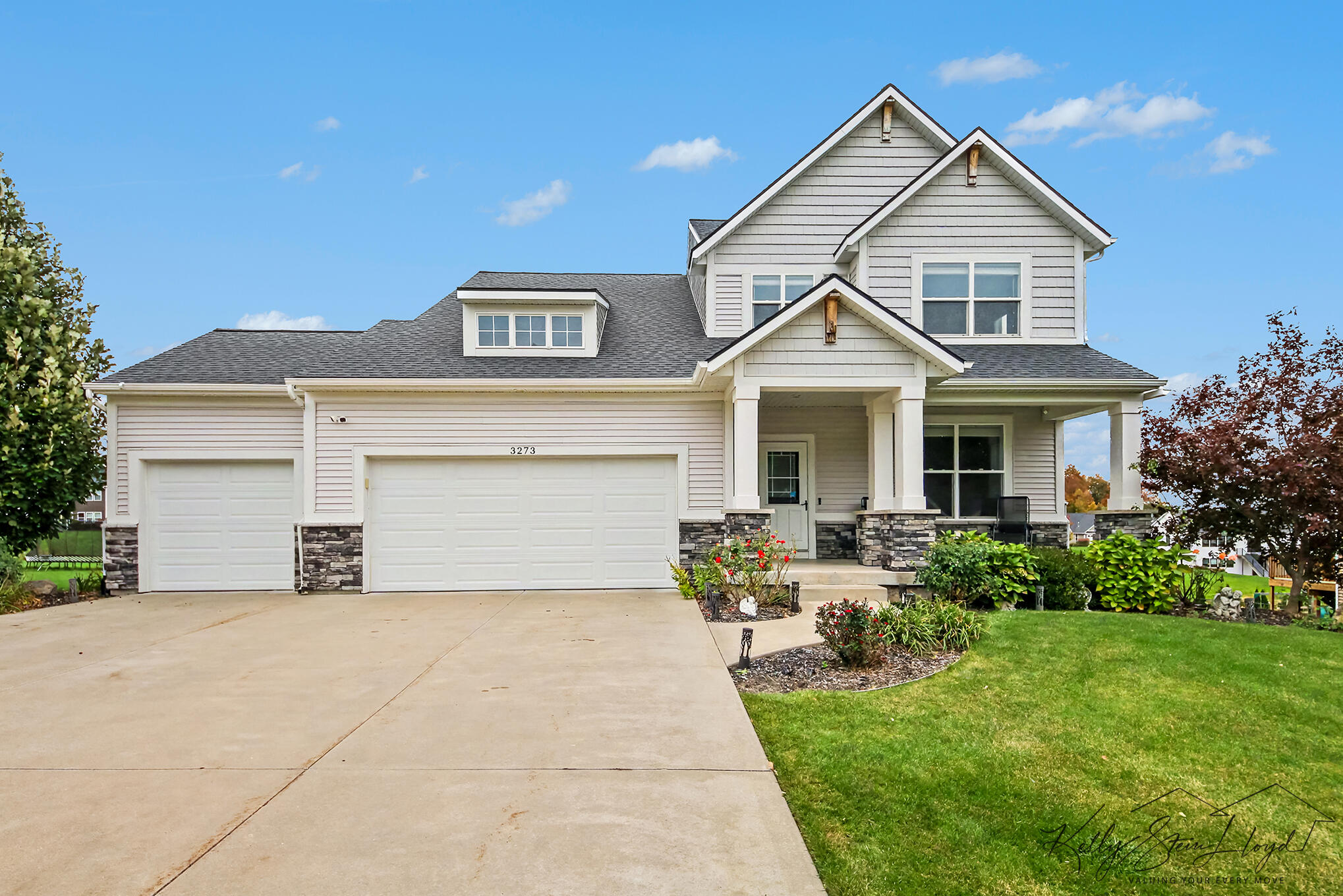 3273 Oakmont Drive Property Photo 1
