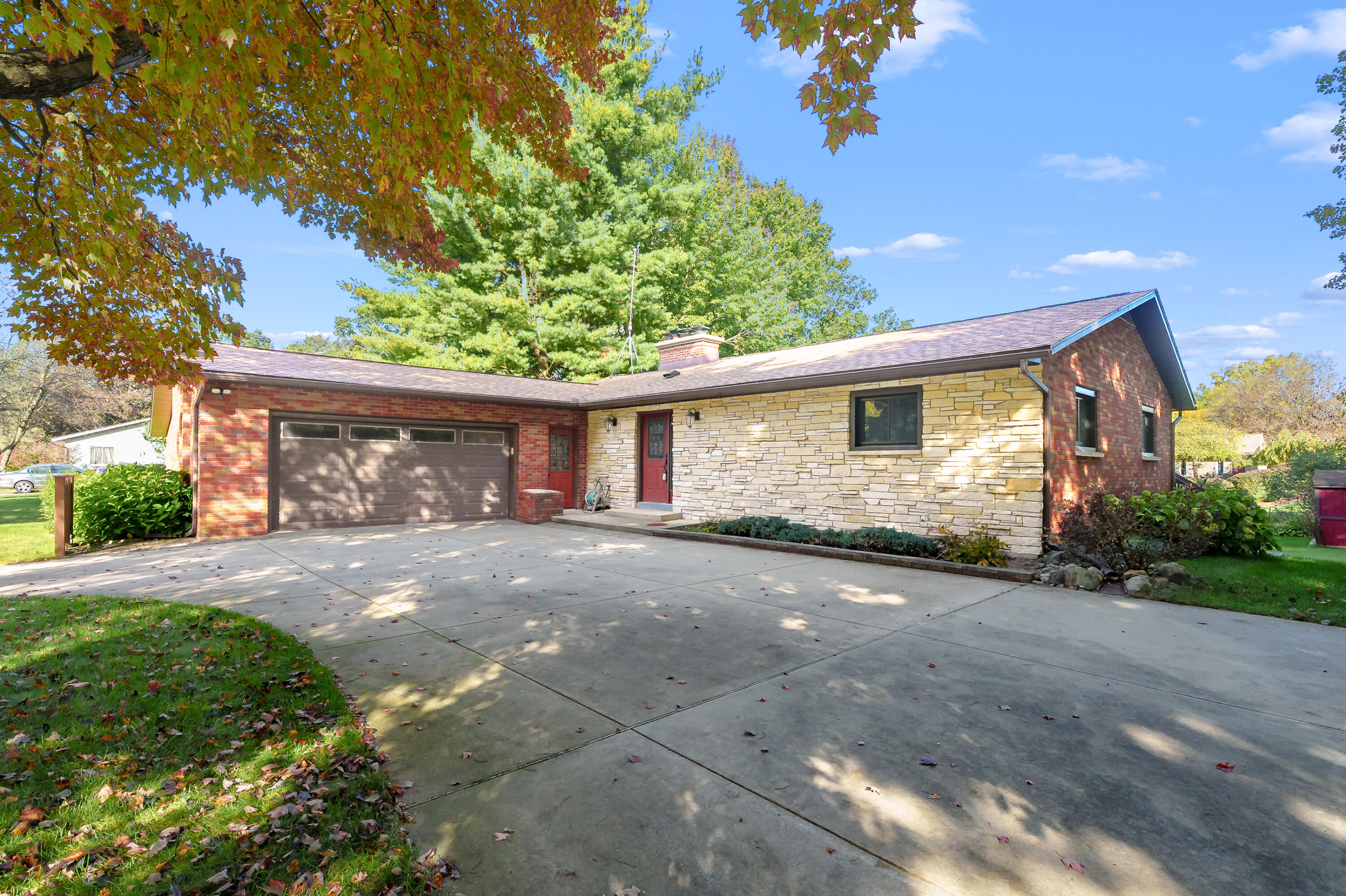 8138 Heritage Drive Property Photo 1