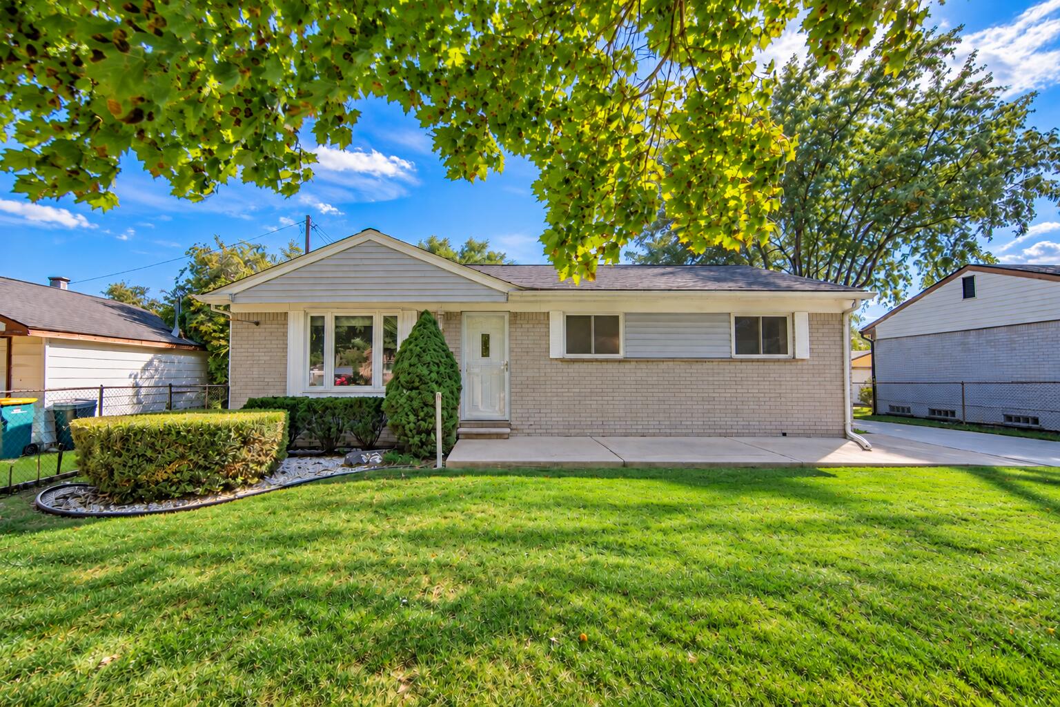 34835 Julie Drive Property Photo 1