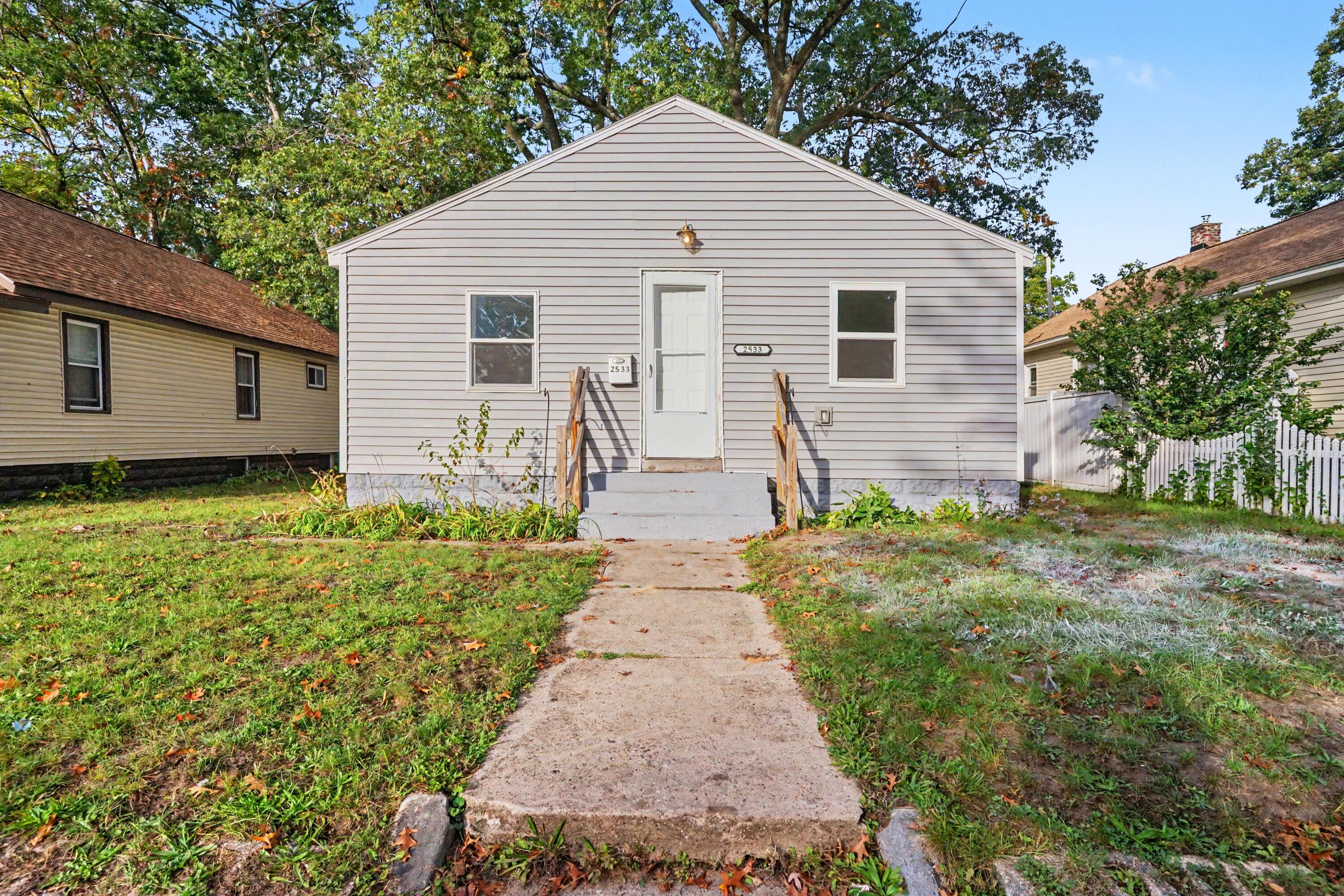 2533 Howden Street Property Photo 1