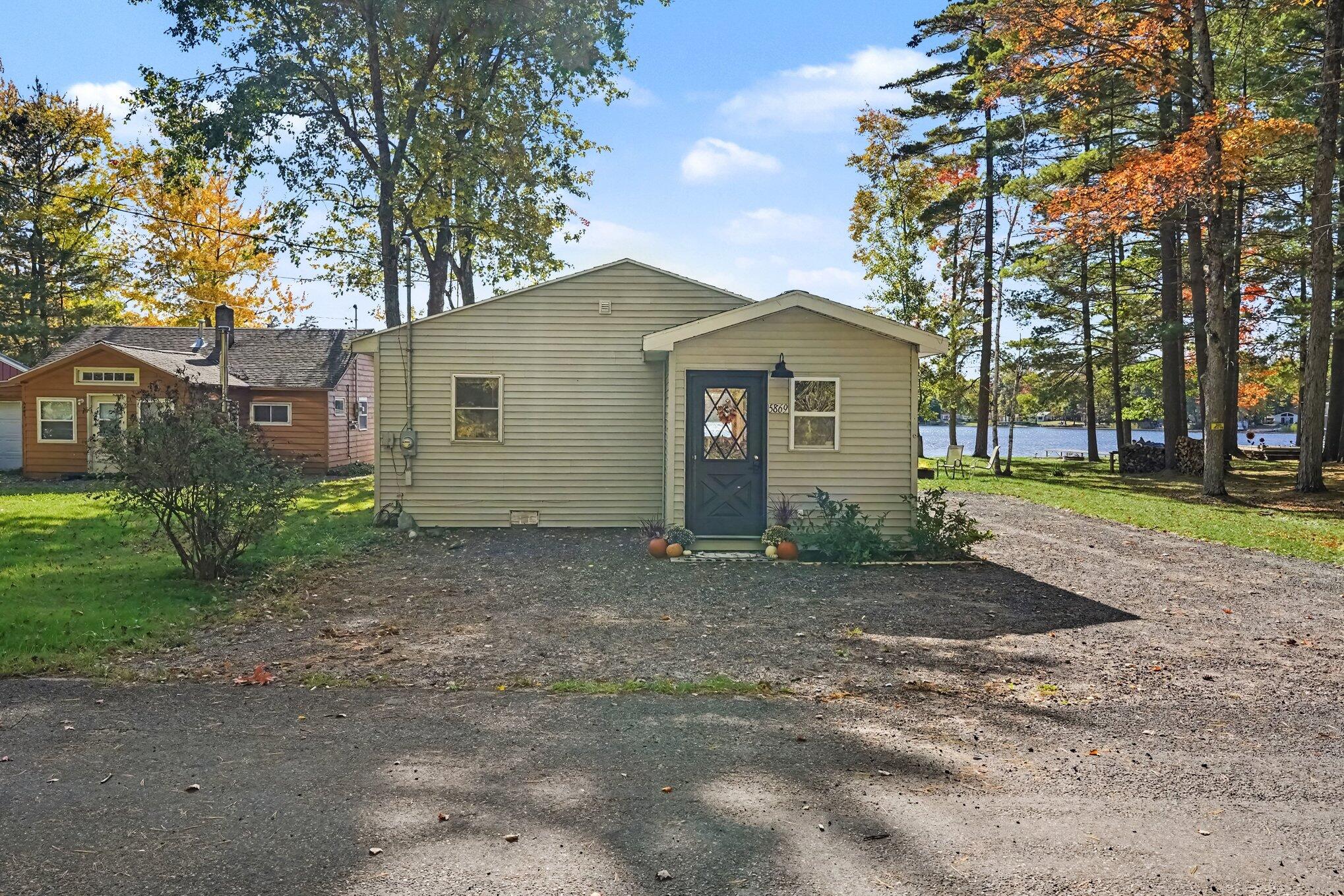 5869 S Whalen Lake Road Property Photo 1