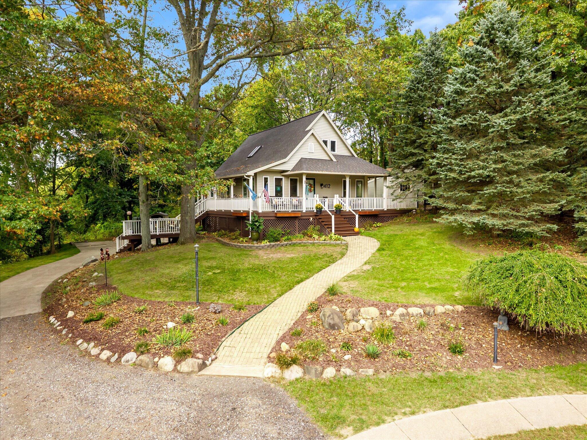 412 Pettis Avenue Se Property Photo 1