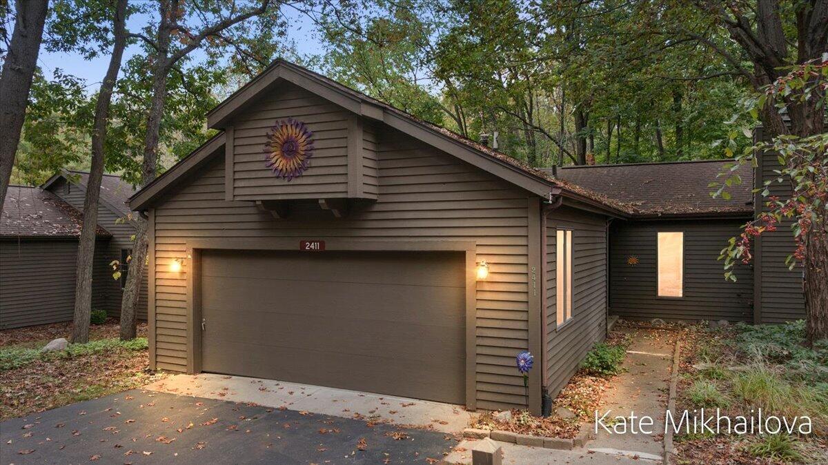 2411 Highpointe Drive Property Photo 1