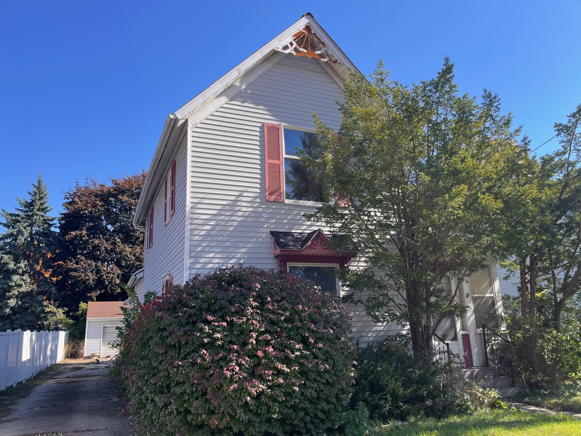 608 N Shiawassee Street Property Photo 1