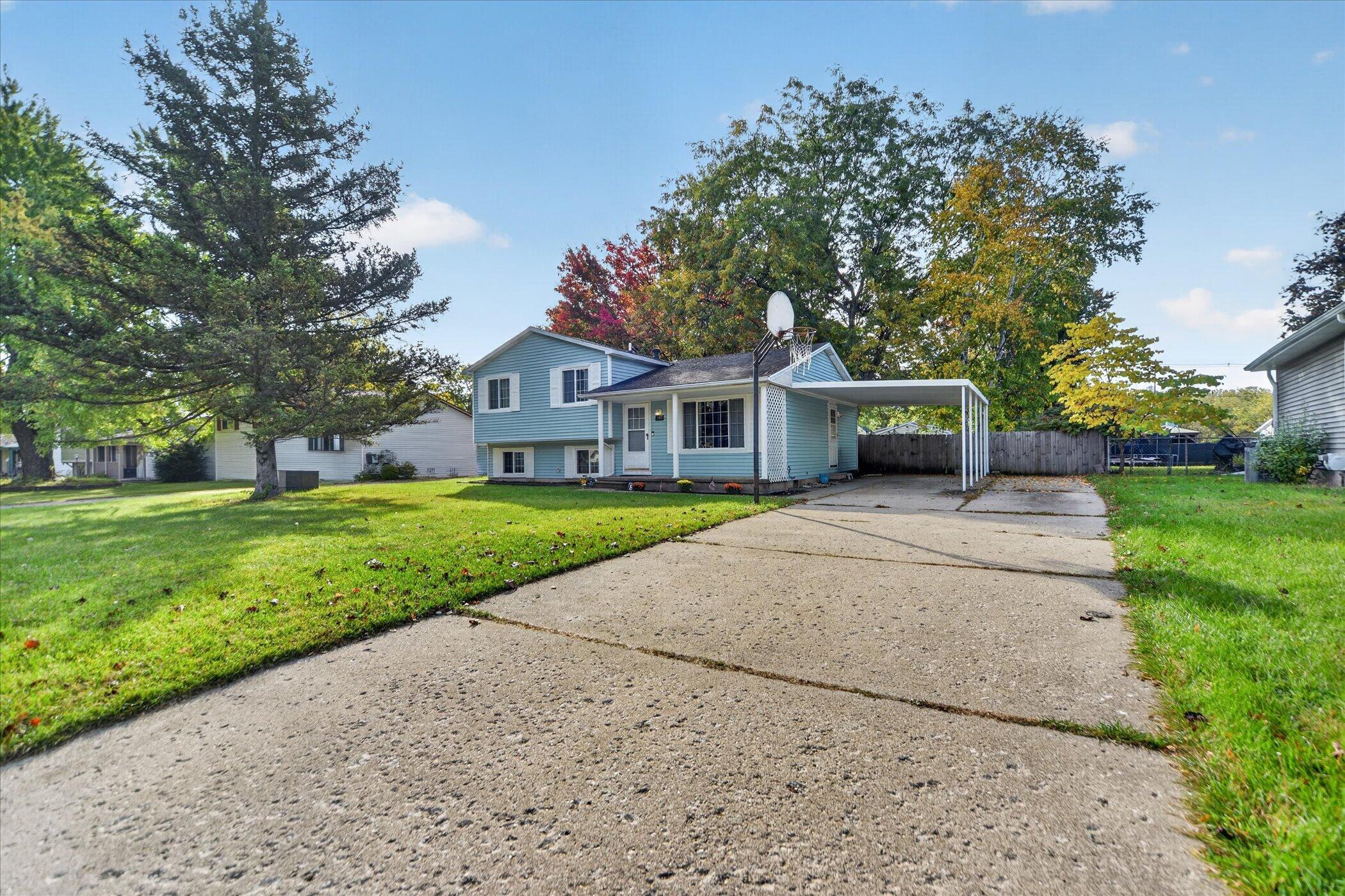 340 Oakwood Lane Property Photo 1