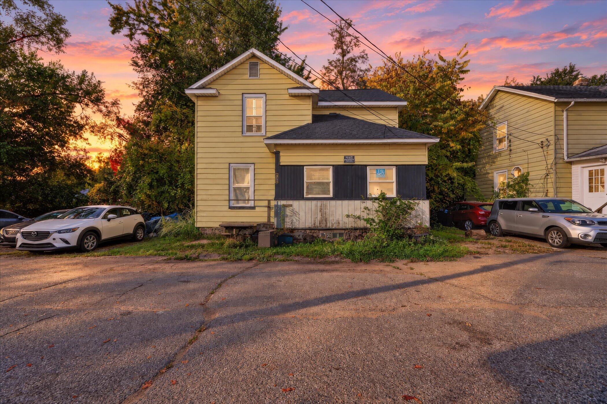 1004 Newland Place Property Photo 1