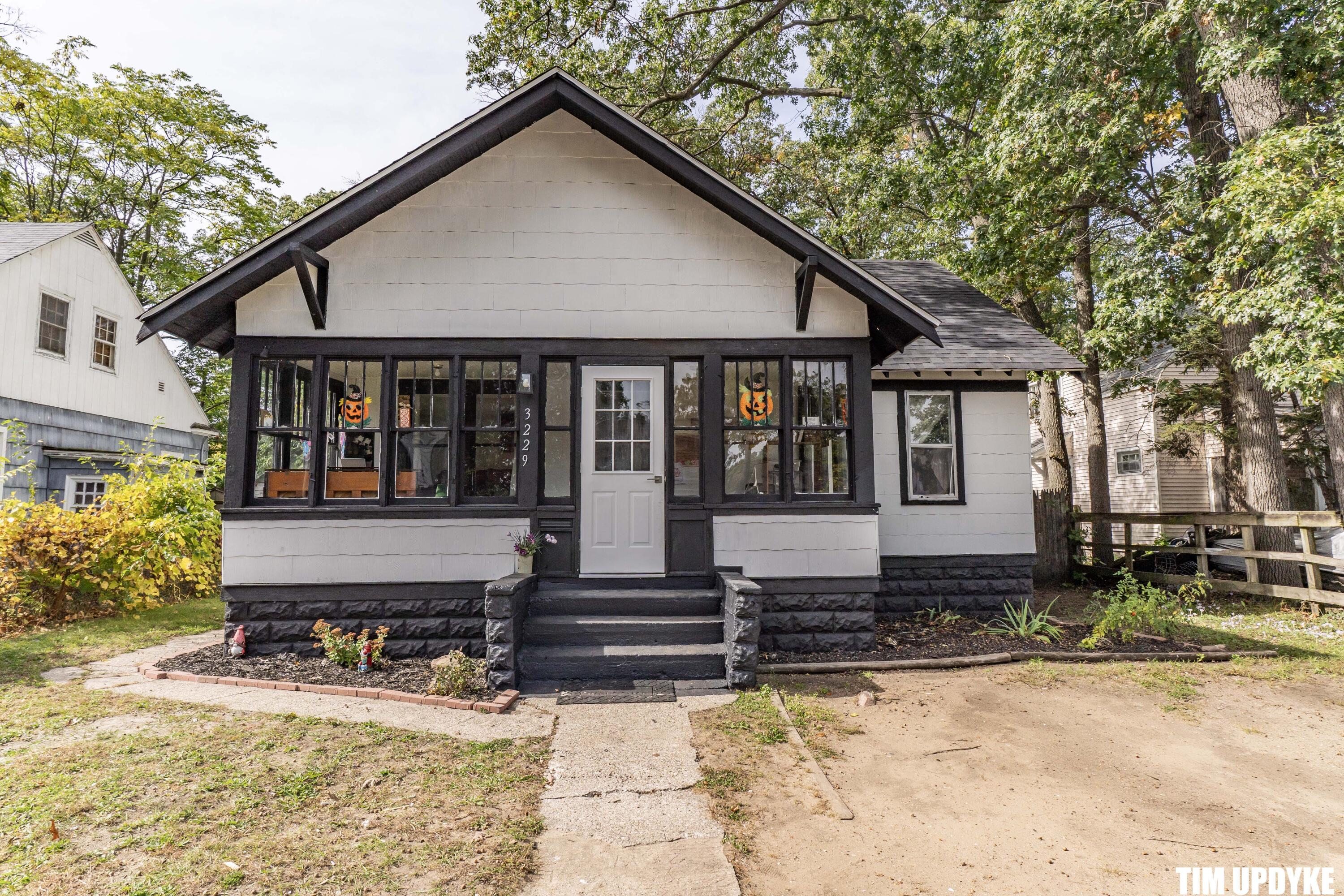 3229 Leahy Street Property Photo 1