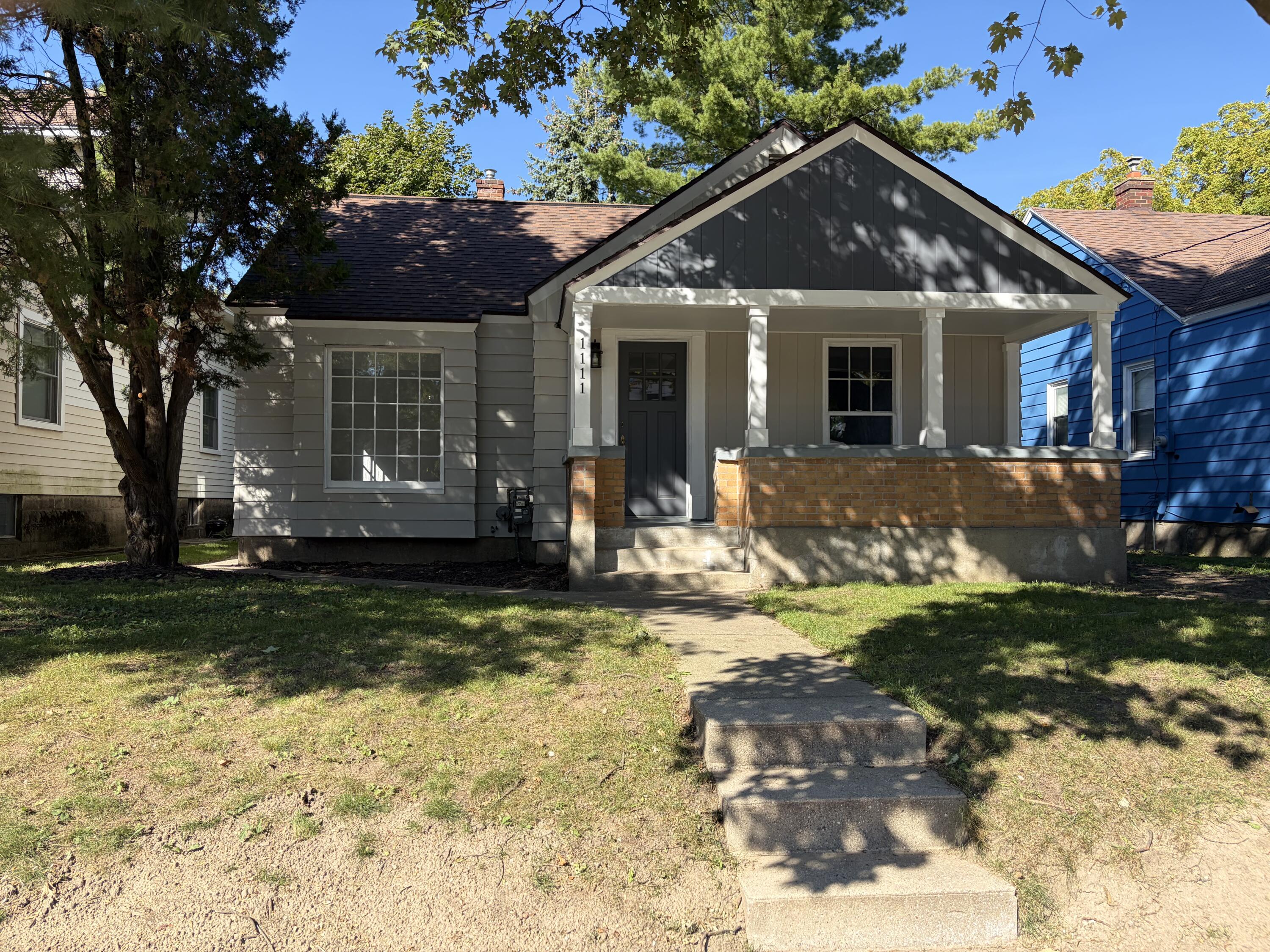 1111 Merritt Street Se Property Photo 2