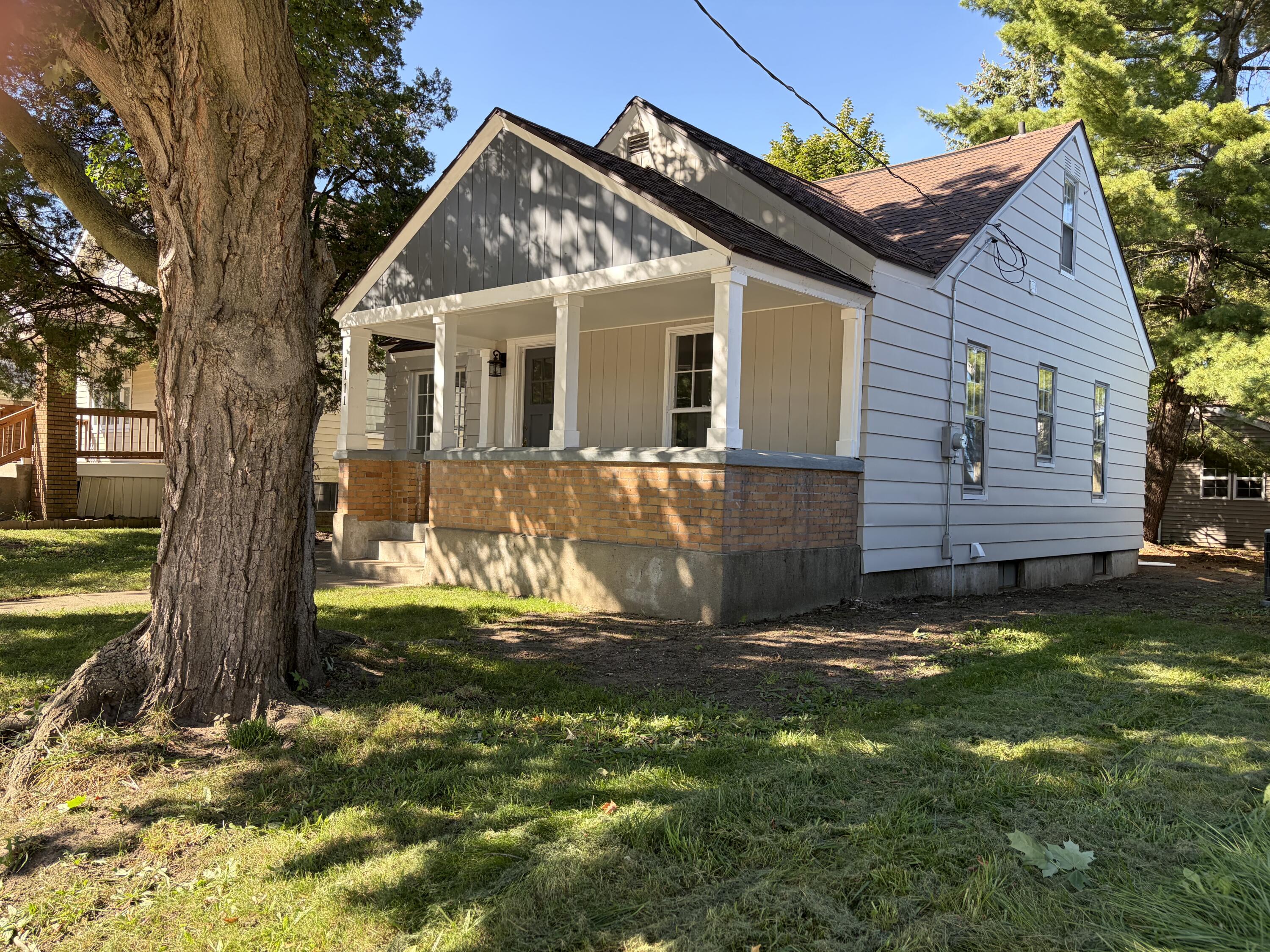1111 Merritt Street Se Property Photo 3