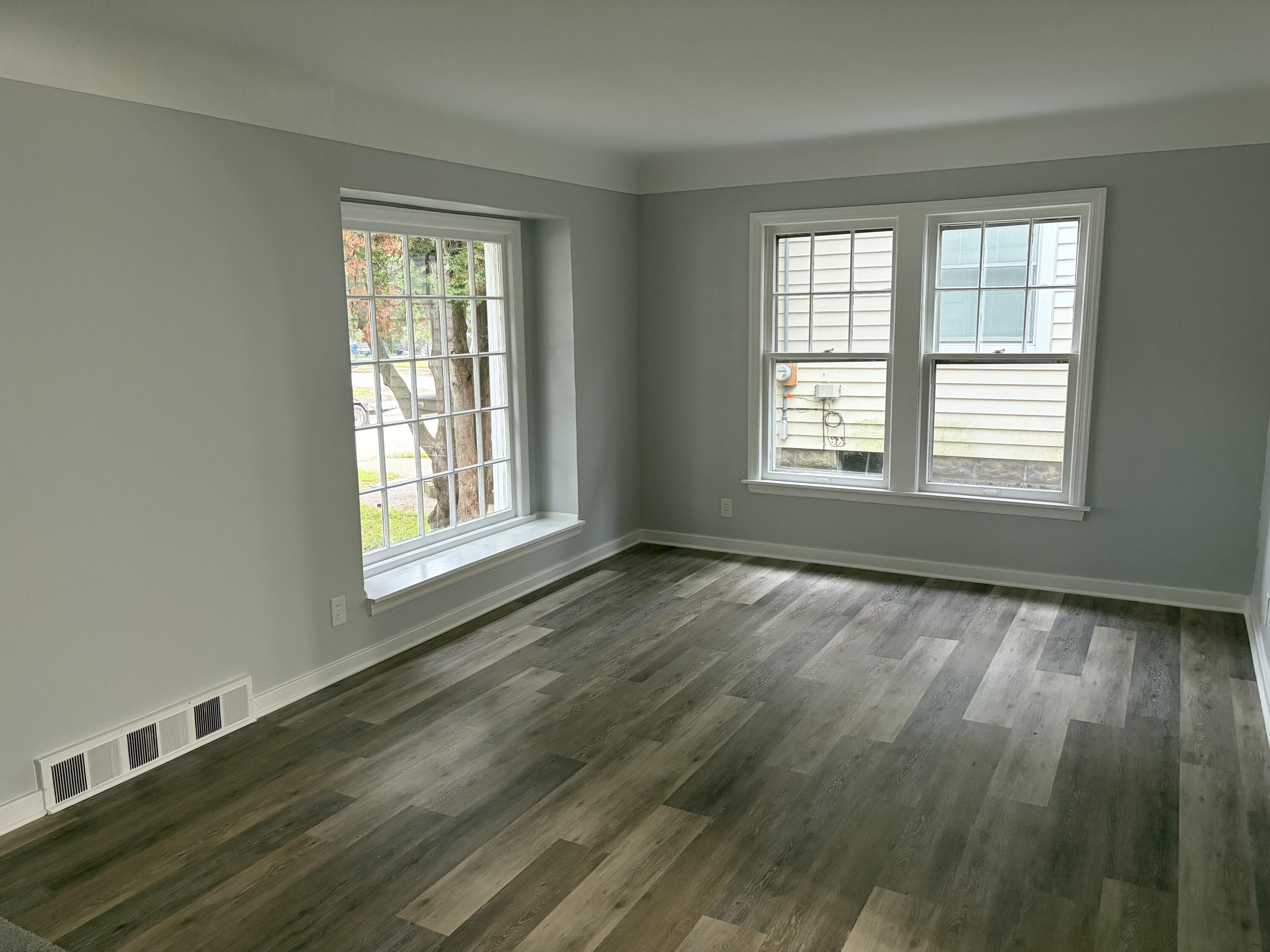 1111 Merritt Street Se Property Photo 7