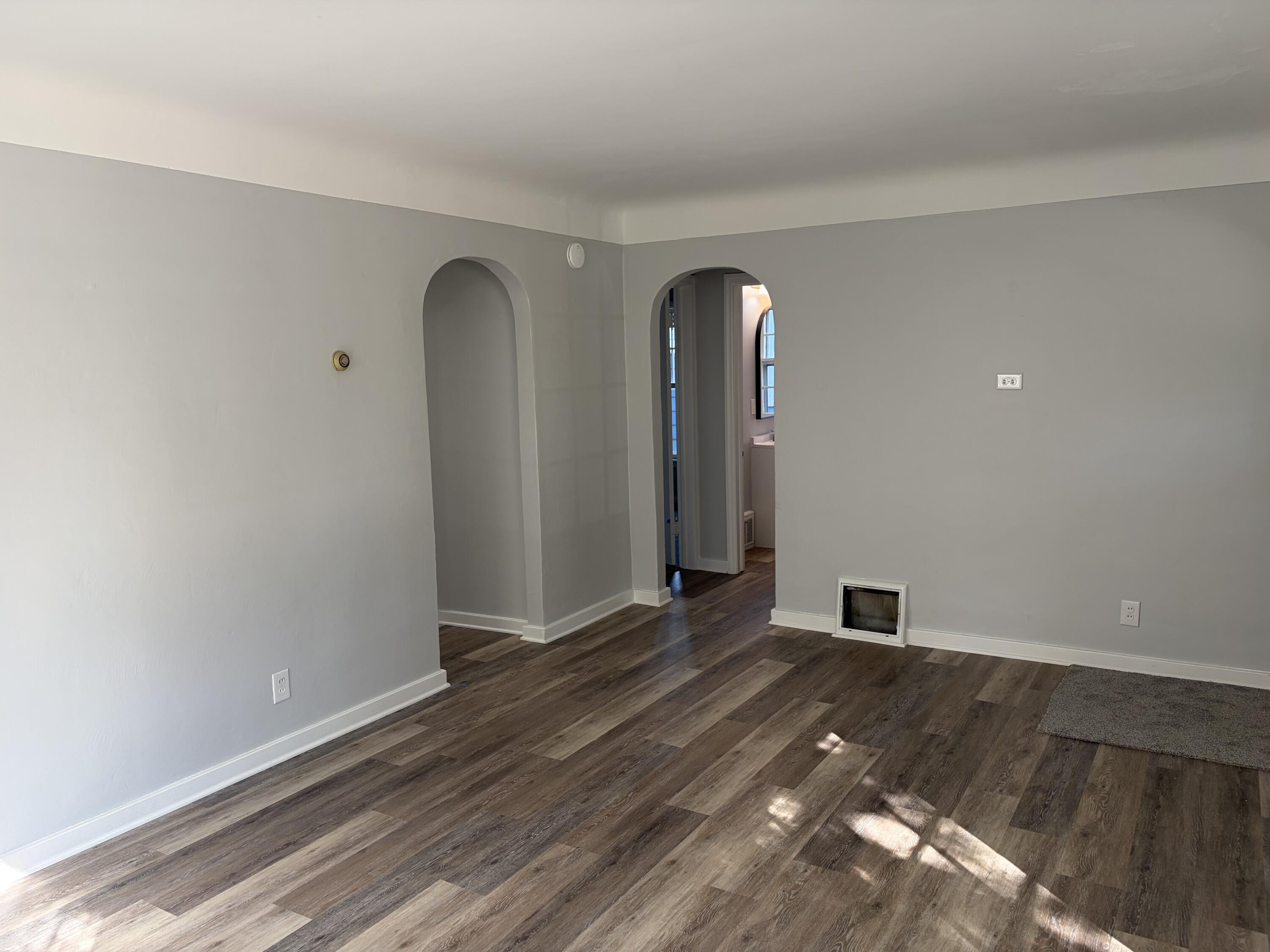 1111 Merritt Street Se Property Photo 8