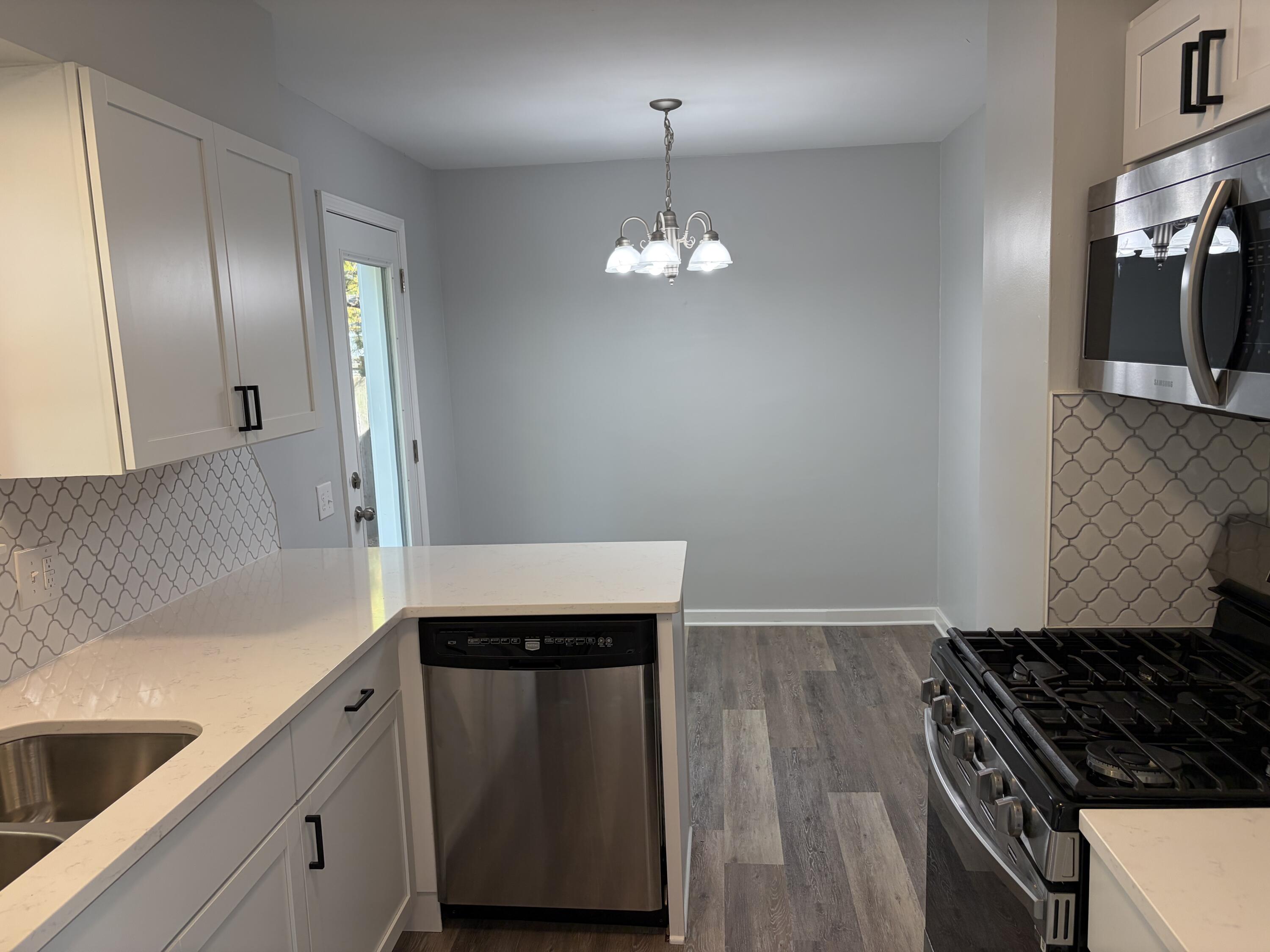1111 Merritt Street Se Property Photo 10