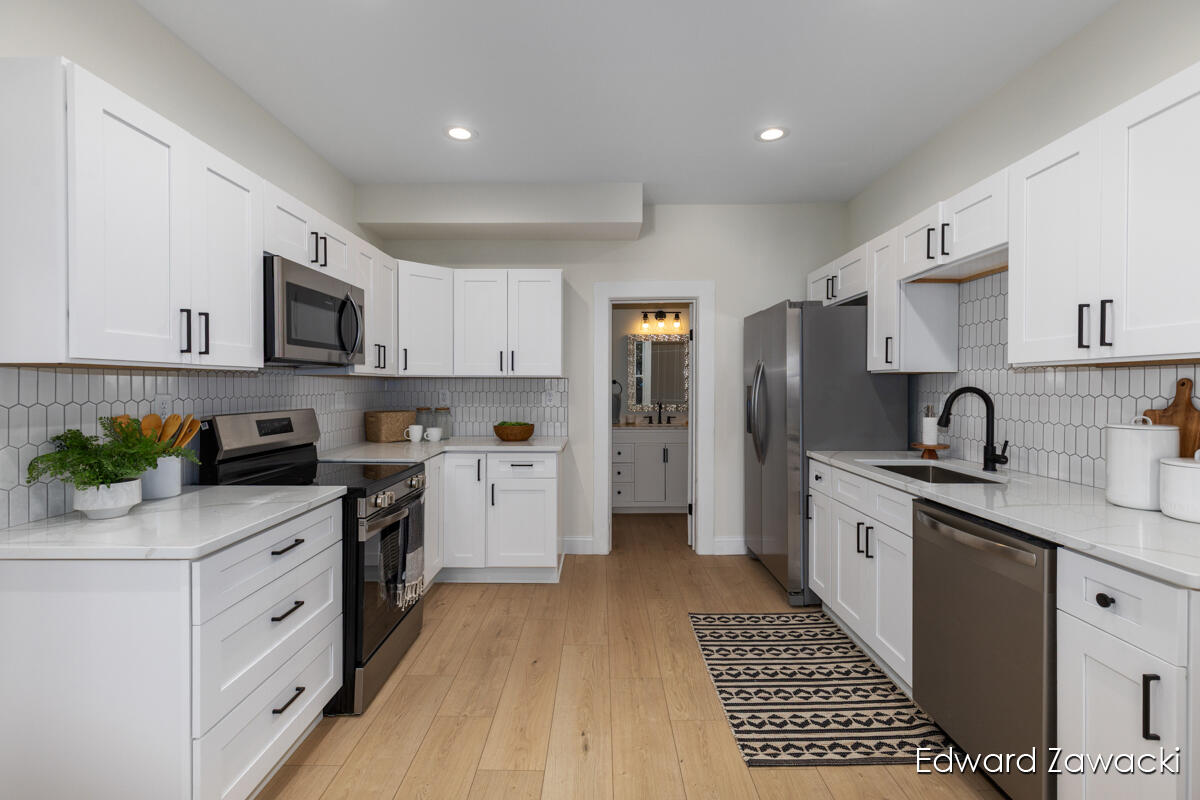 1043 Sigsbee Street Se Property Photo 1
